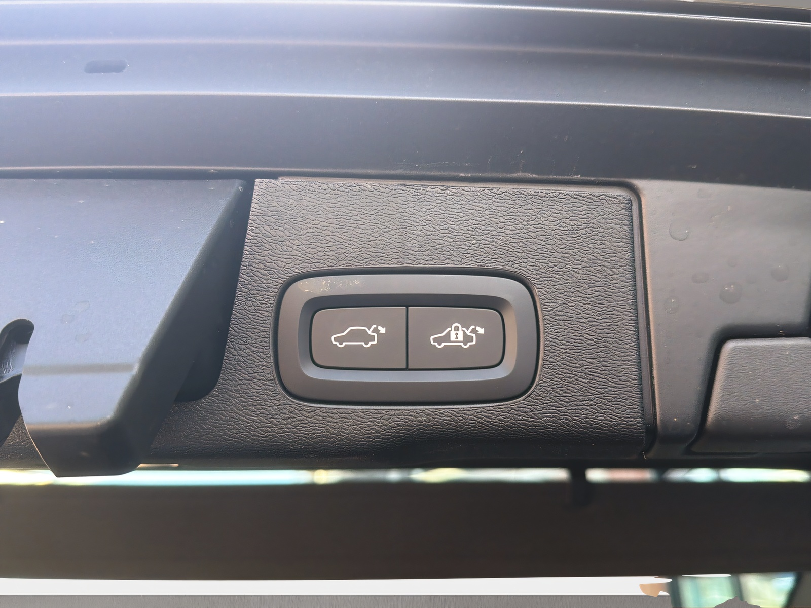 VOLVO XC60 2.0 T8 TE Black Edition eAWD-image-21