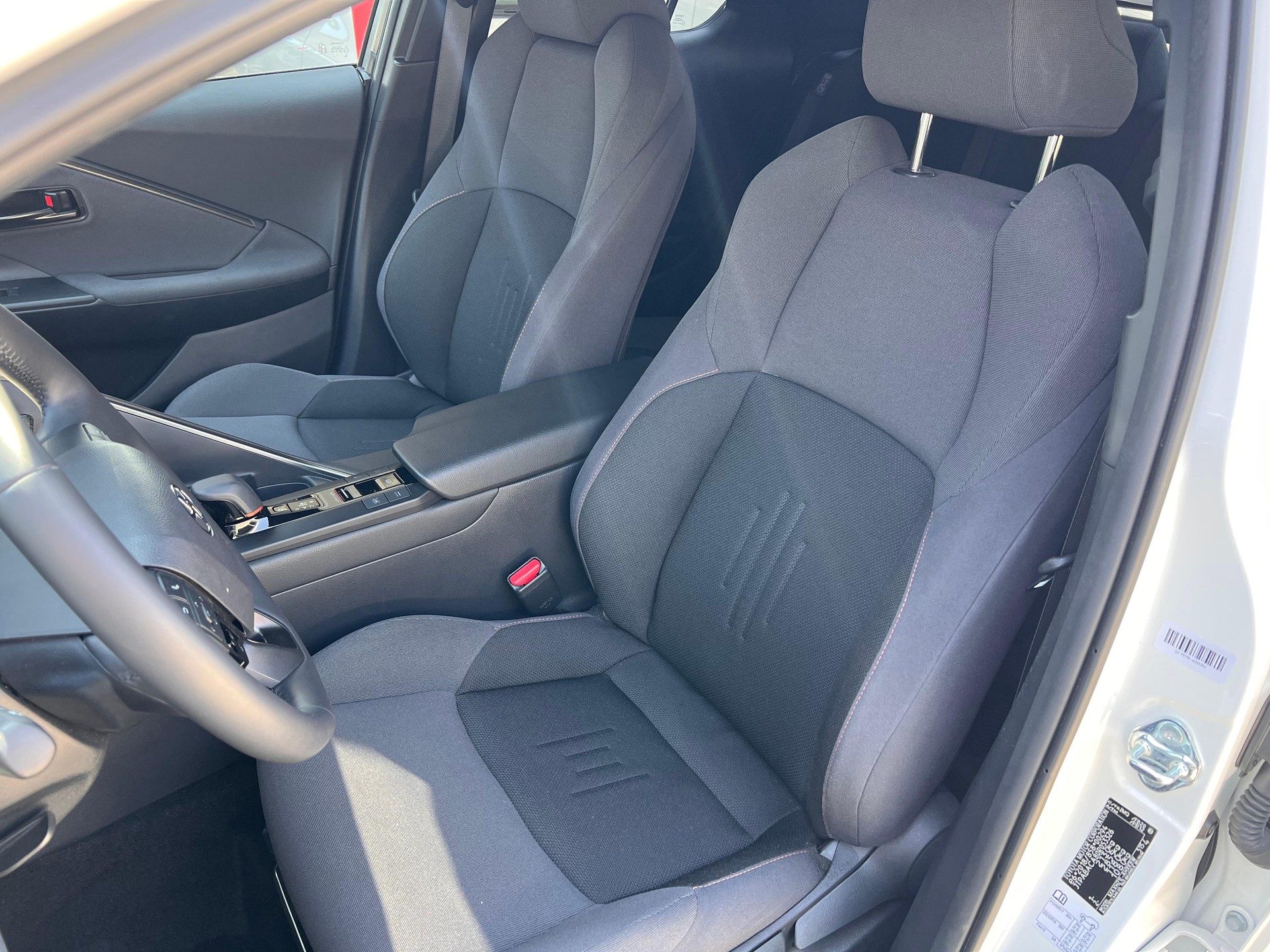 TOYOTA C-HR 2.0 PHEV Swiss Edition-image-9