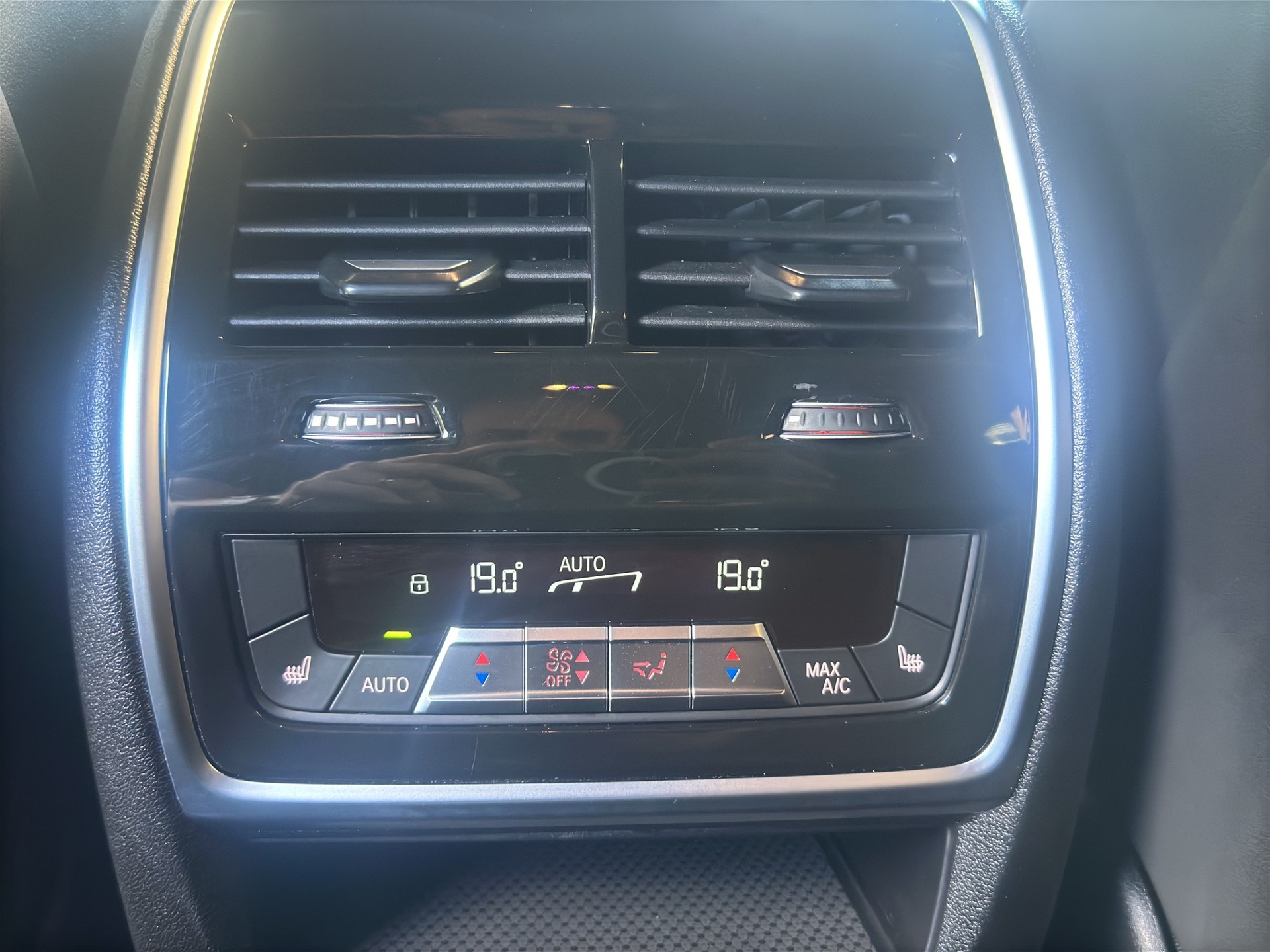 BMW XM xDrive PHEV Steptronic (CH) INDIVIDUAL-image-21