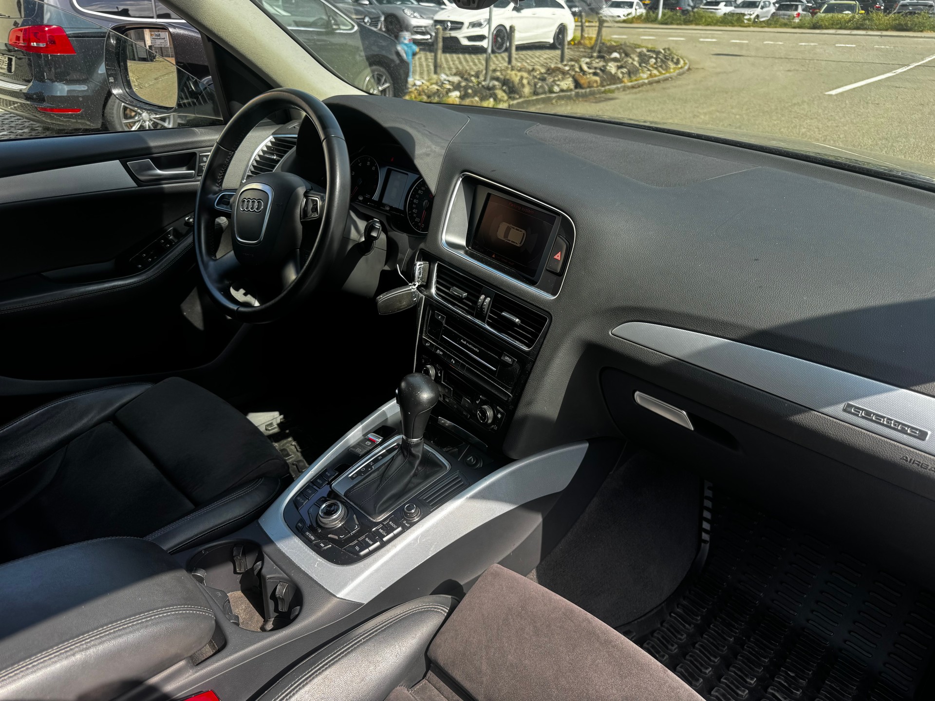 AUDI Q5 3.2 FSI quattro S-tronic-image-5