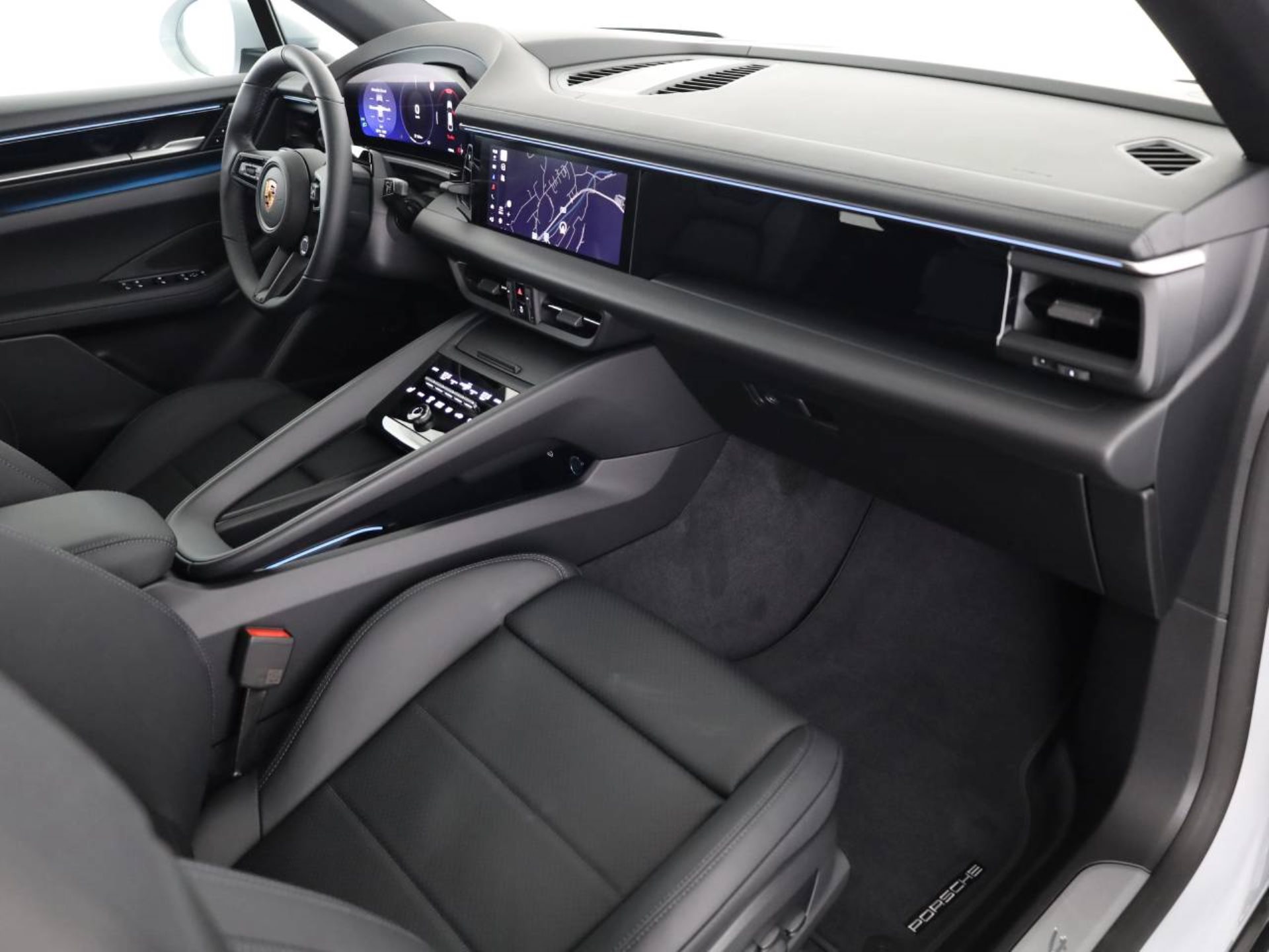 PORSCHE Macan 4-image-13