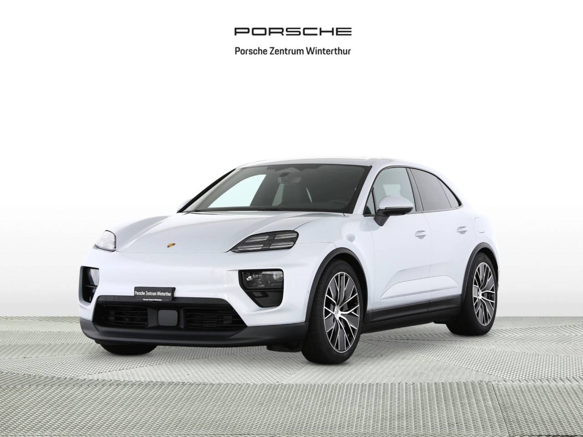 PORSCHE Macan 4