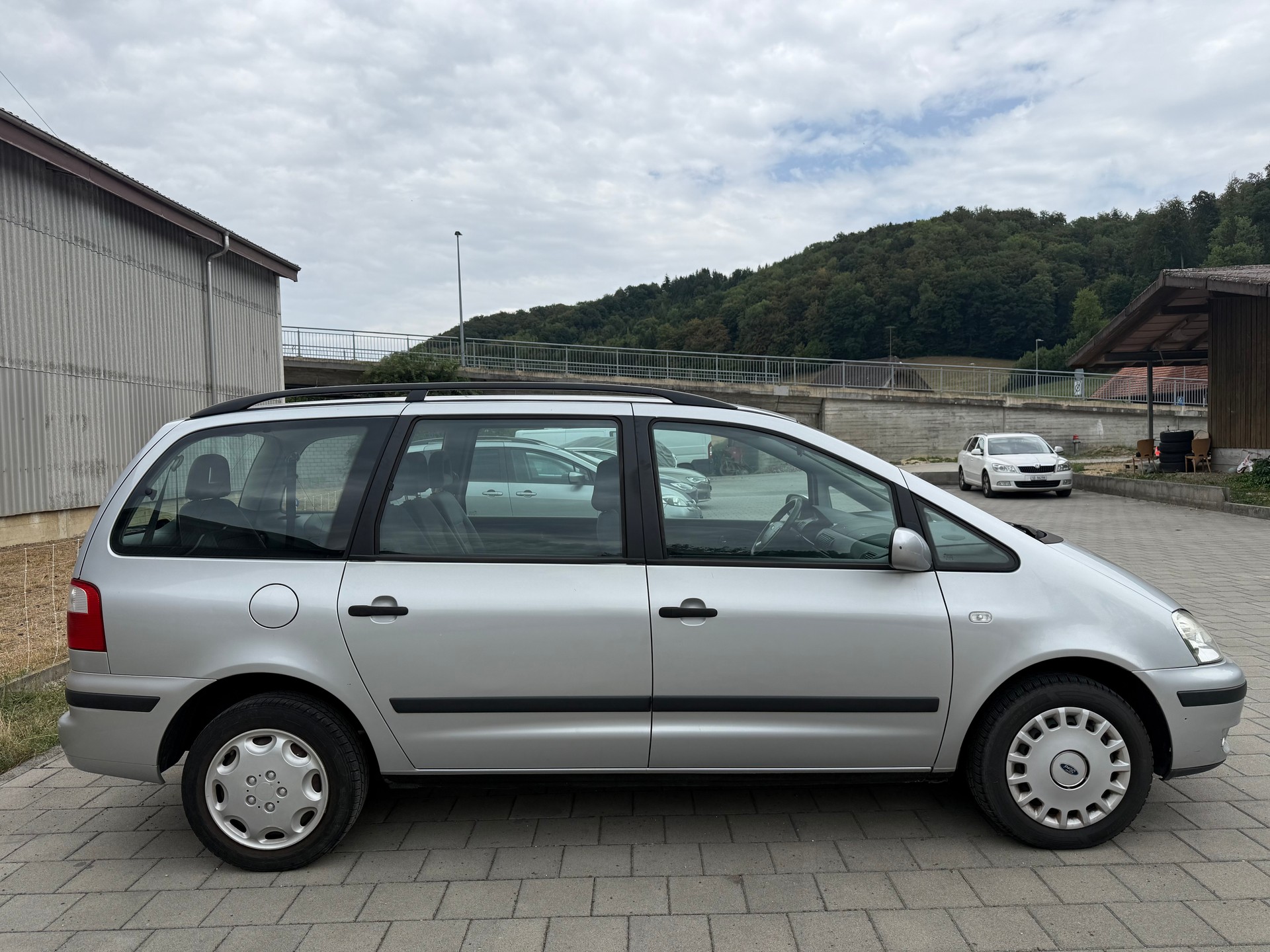 FORD GALAXY-showroom-element-3
