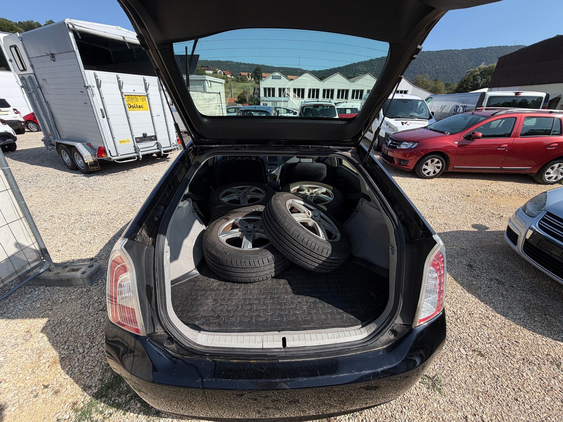 TOYOTA Prius 1.8 16V HSD Luna-image-8