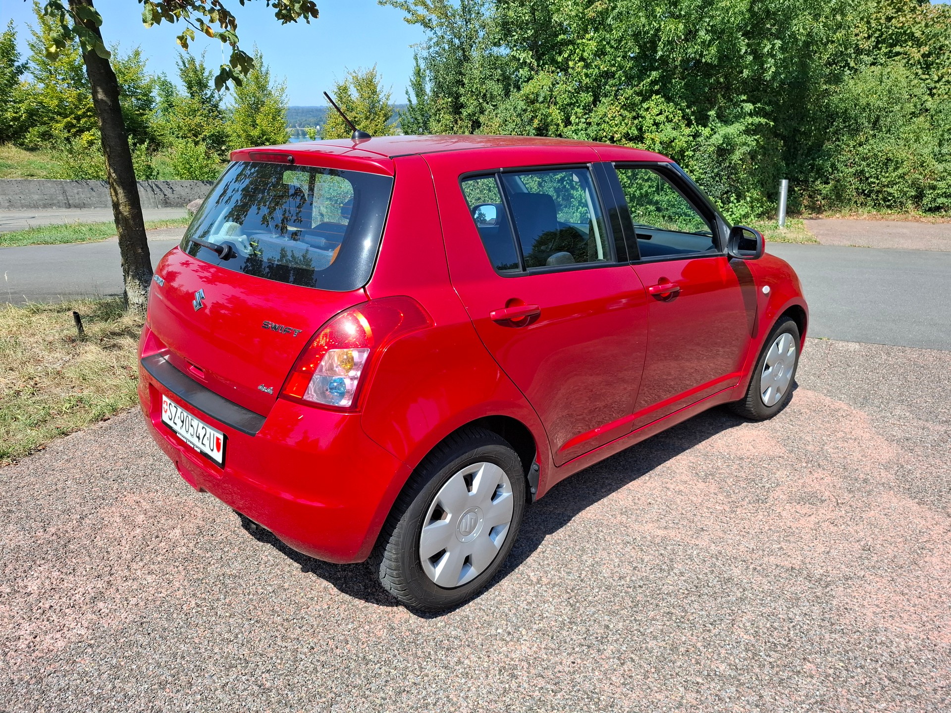 SUZUKI Swift 1.3i 16V GL 4x4-image-5