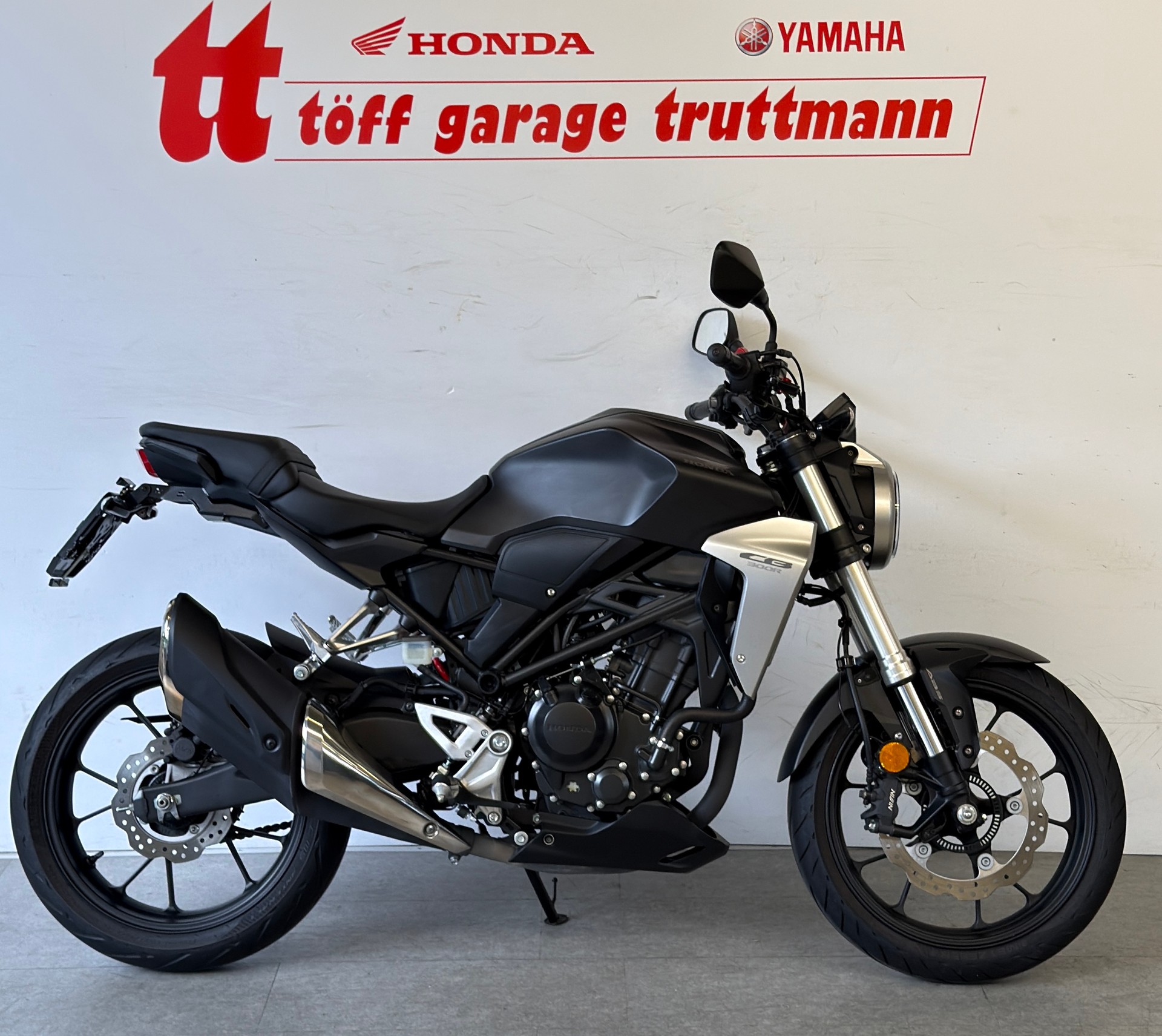 HONDA CB 300 R-image-0