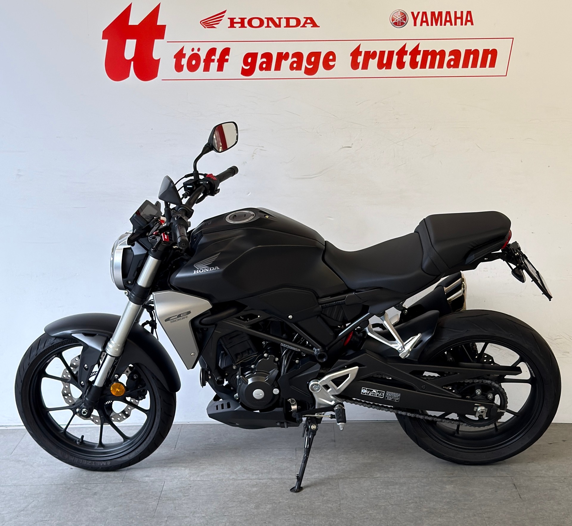 HONDA CB 300 R-image-1