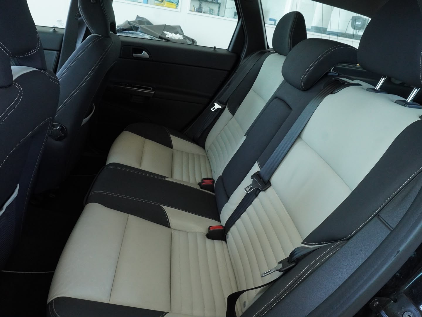 VOLVO V50 D4 R-Design Geartronic-image-4