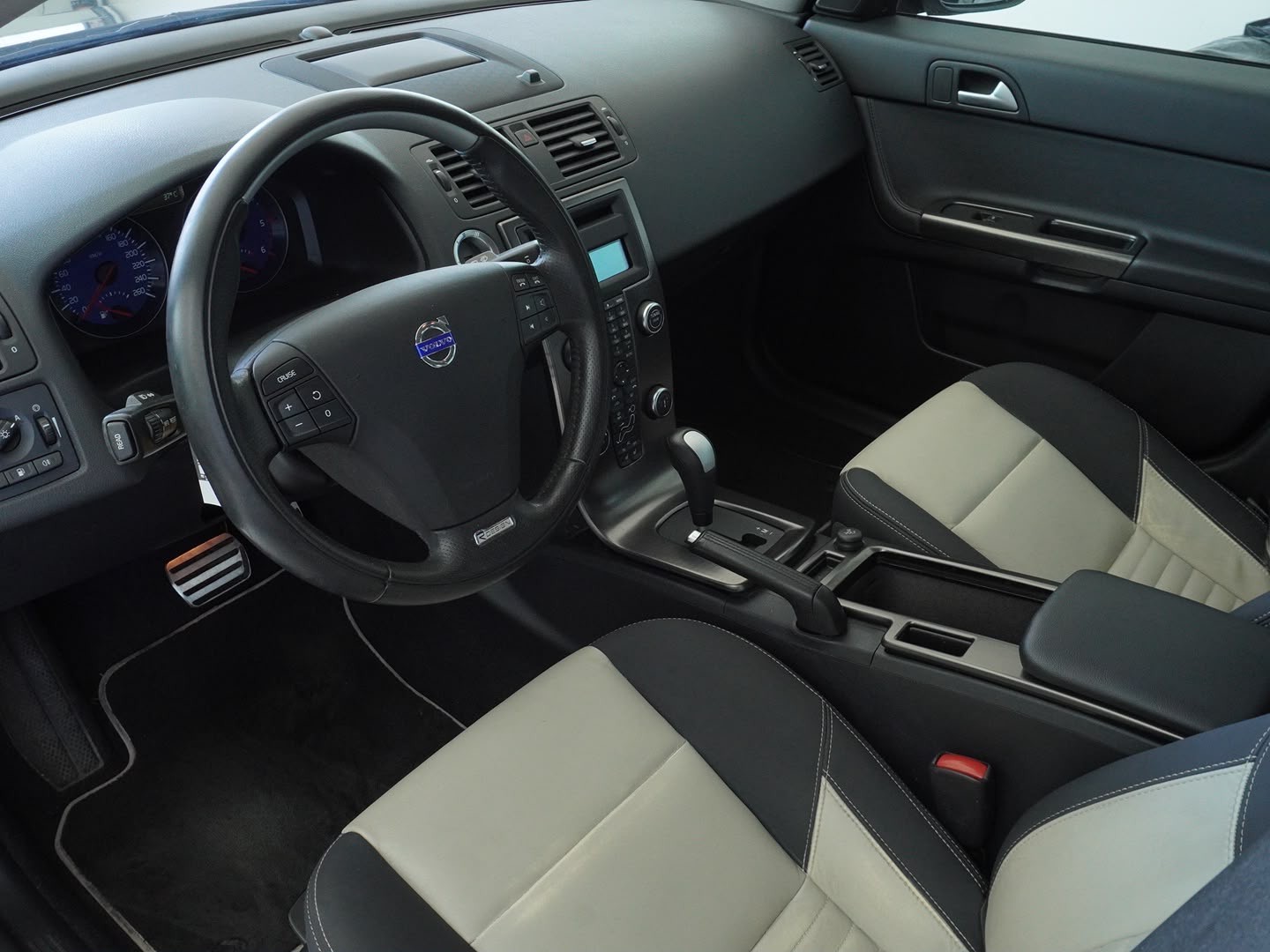 VOLVO V50 D4 R-Design Geartronic-showroom-element-2