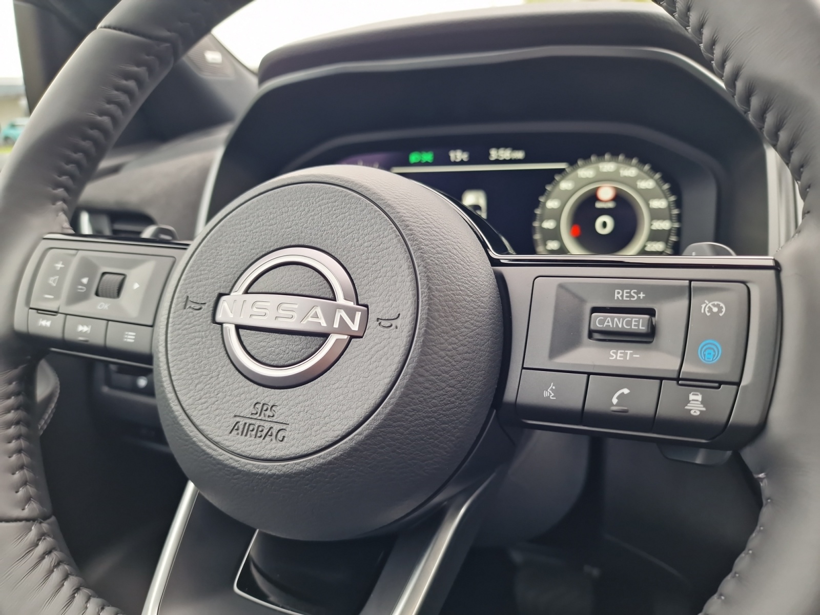 NISSAN Qashqai 1.3 DIG-T MHEV Tekna+ 4x4 Panorama-image-16
