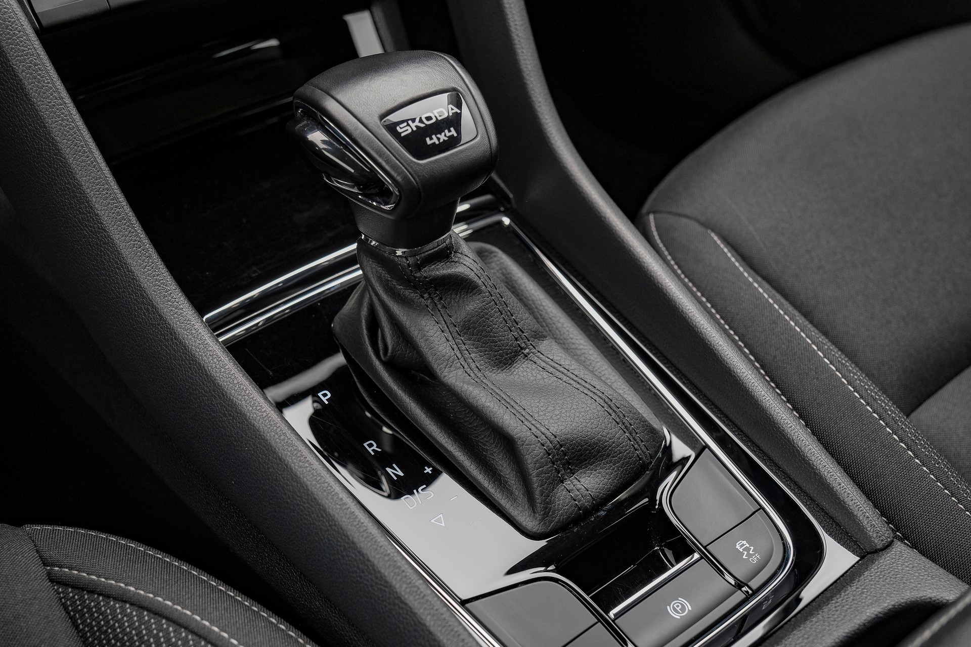 SKODA Karoq 2.0 TDI Fresh 4x4 DSG-image-20
