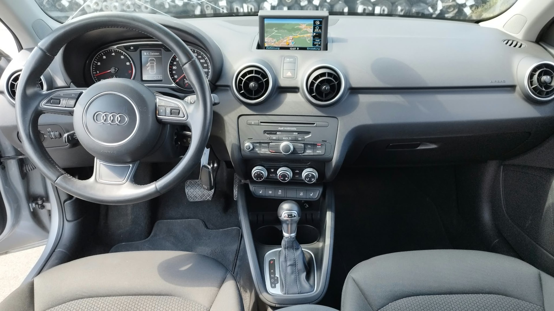 AUDI A1 Sportback 1.4 TFSI Ambition S-tronic-image-11
