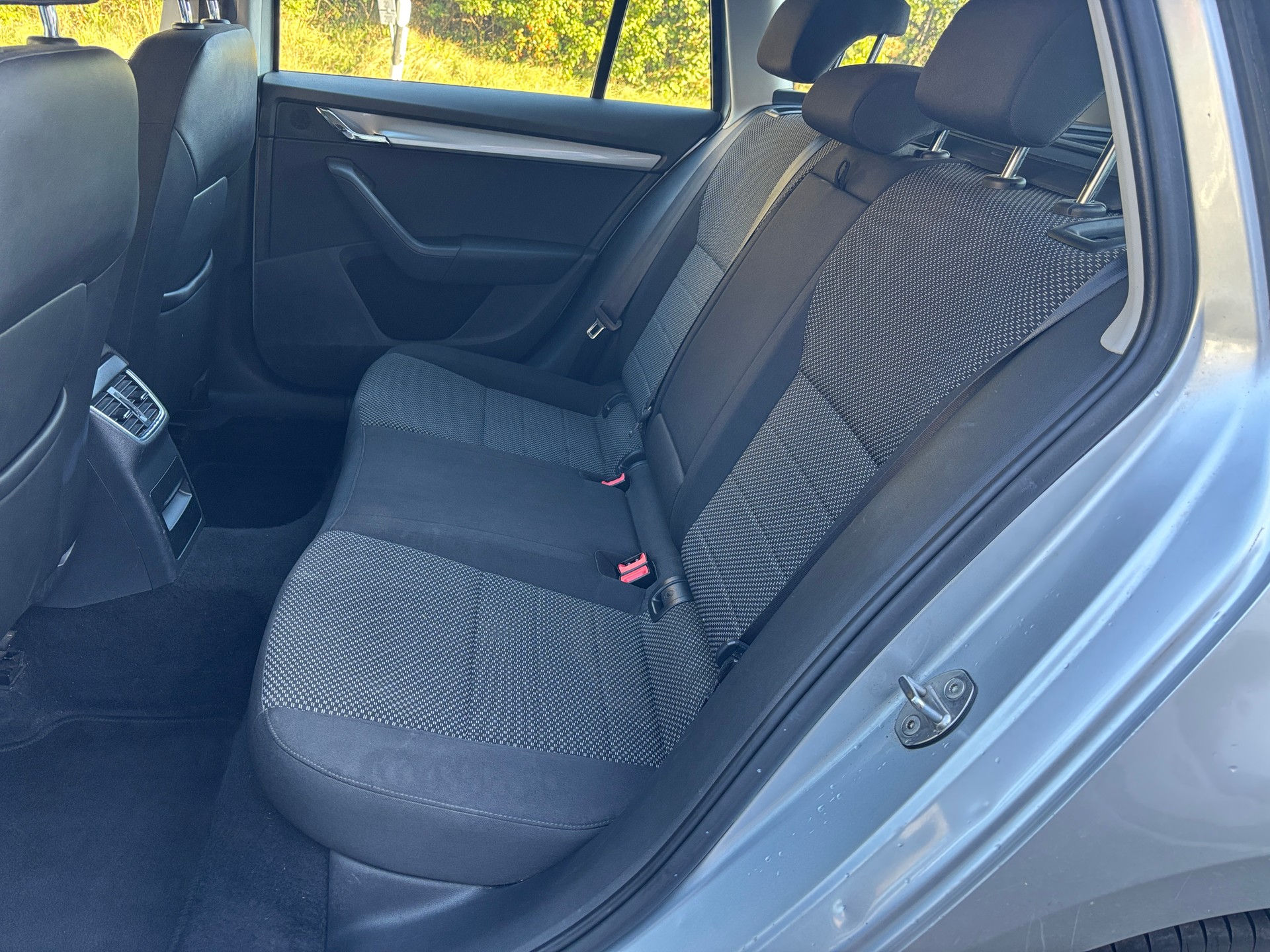 SKODA Octavia Combi 2.0 TDI Ambition 4x4-image-8