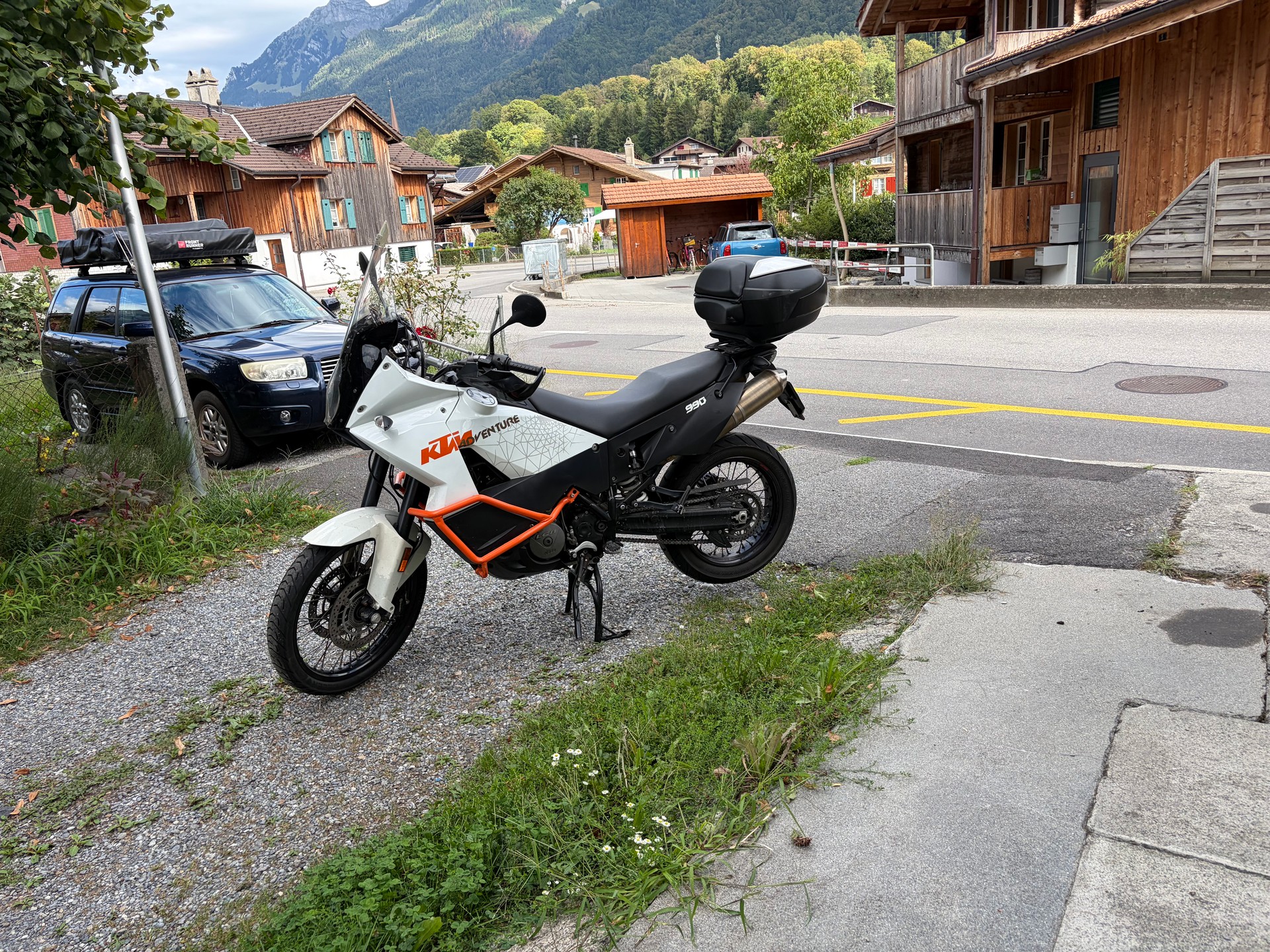 KTM 990 Adventure-image-2