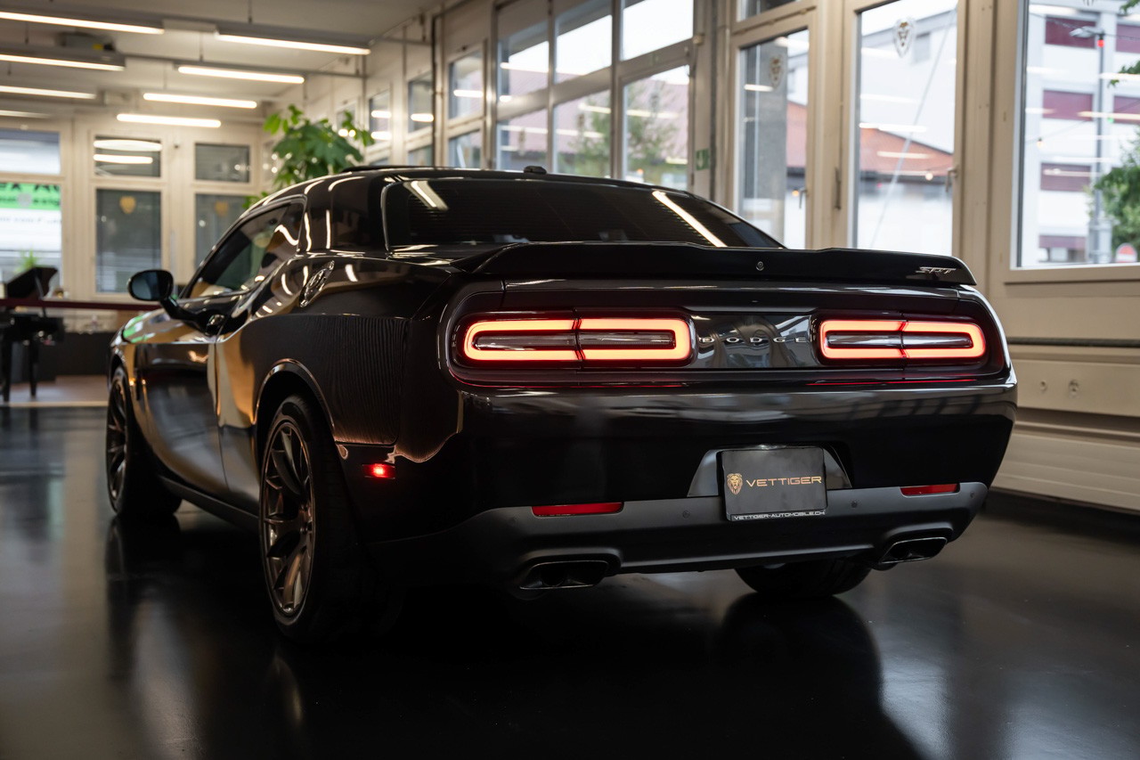 DODGE Challenger SRT8 6.4L HEMI-showroom-element-3