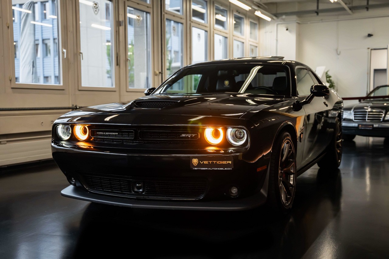 DODGE Challenger SRT8 6.4L HEMI-showroom-element-2