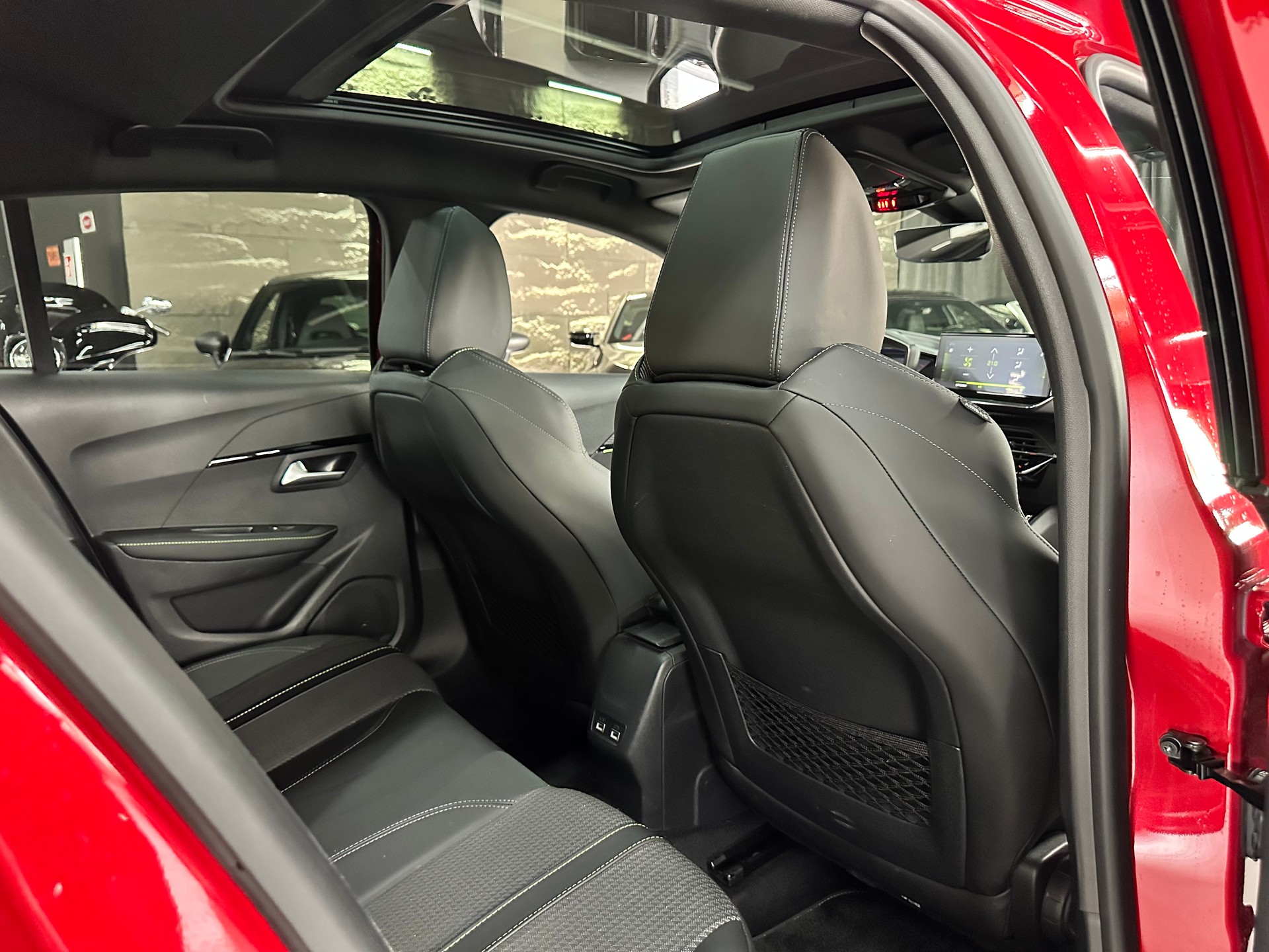 PEUGEOT 208 1.2 PureTech GT Line-image-7
