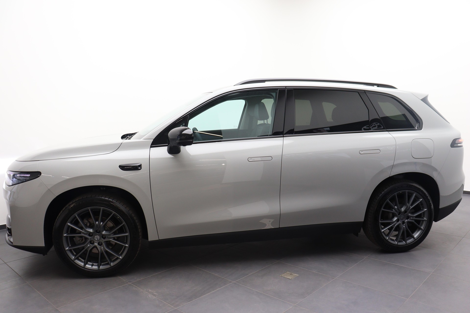 LEAPMOTOR C10 EV AWD-showroom-element-1