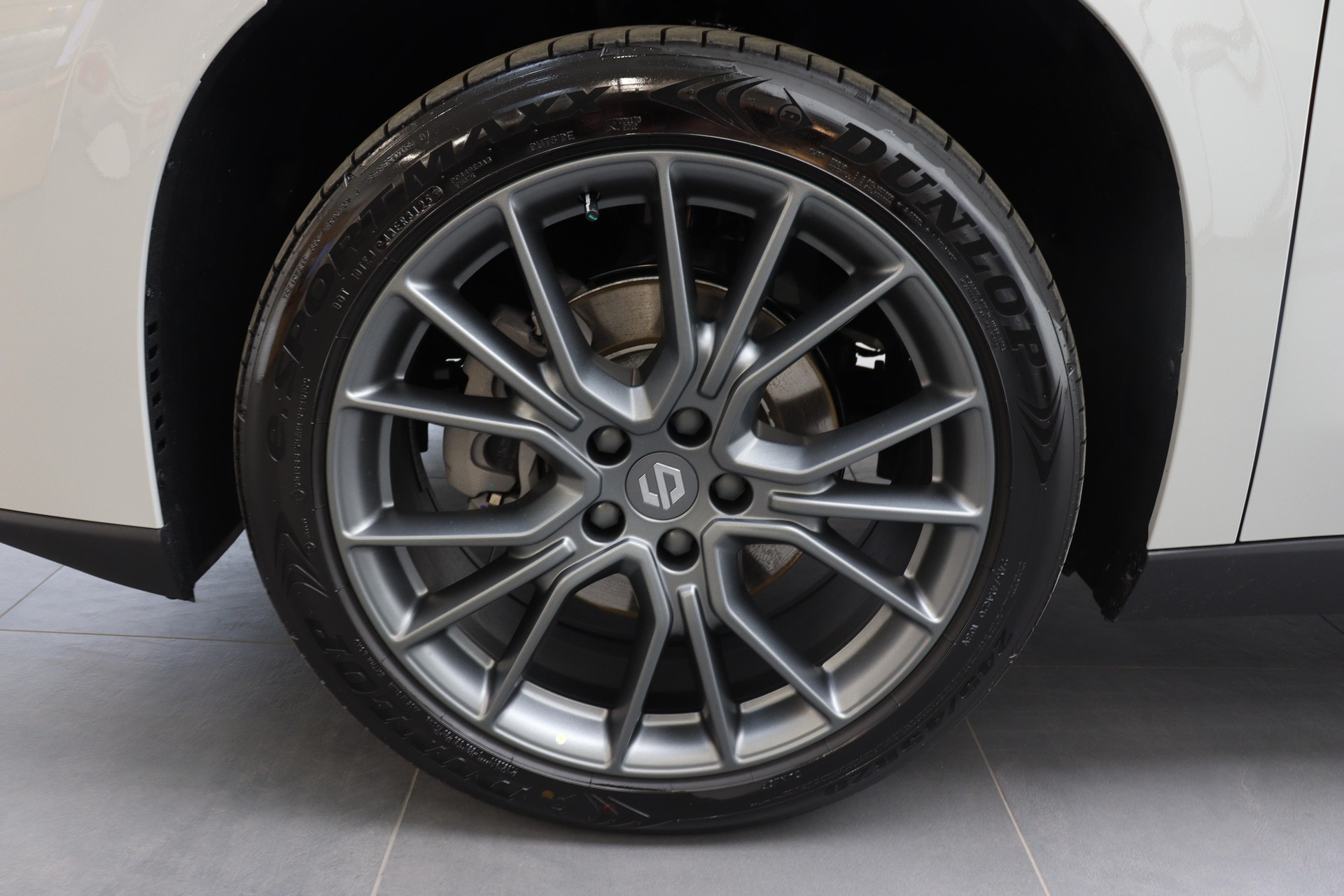 LEAPMOTOR C10 EV AWD-image-5