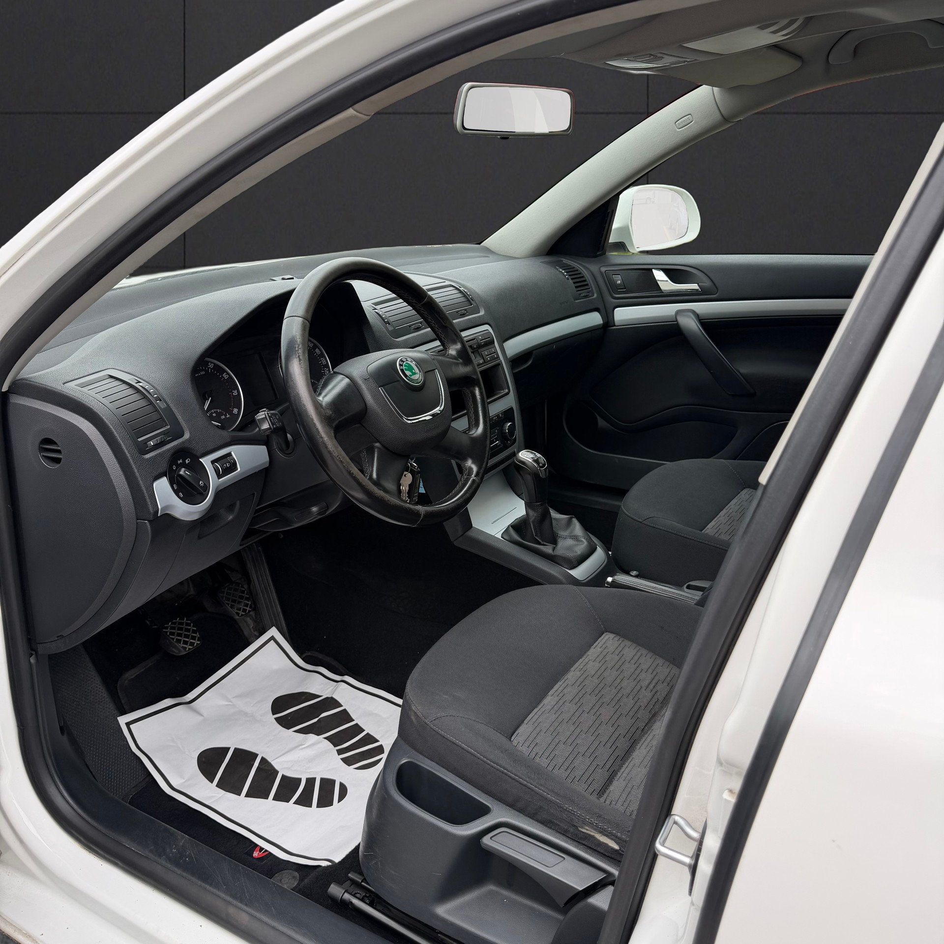 SKODA Octavia Combi 1.8 TSI Stöckli 4x4-image-7