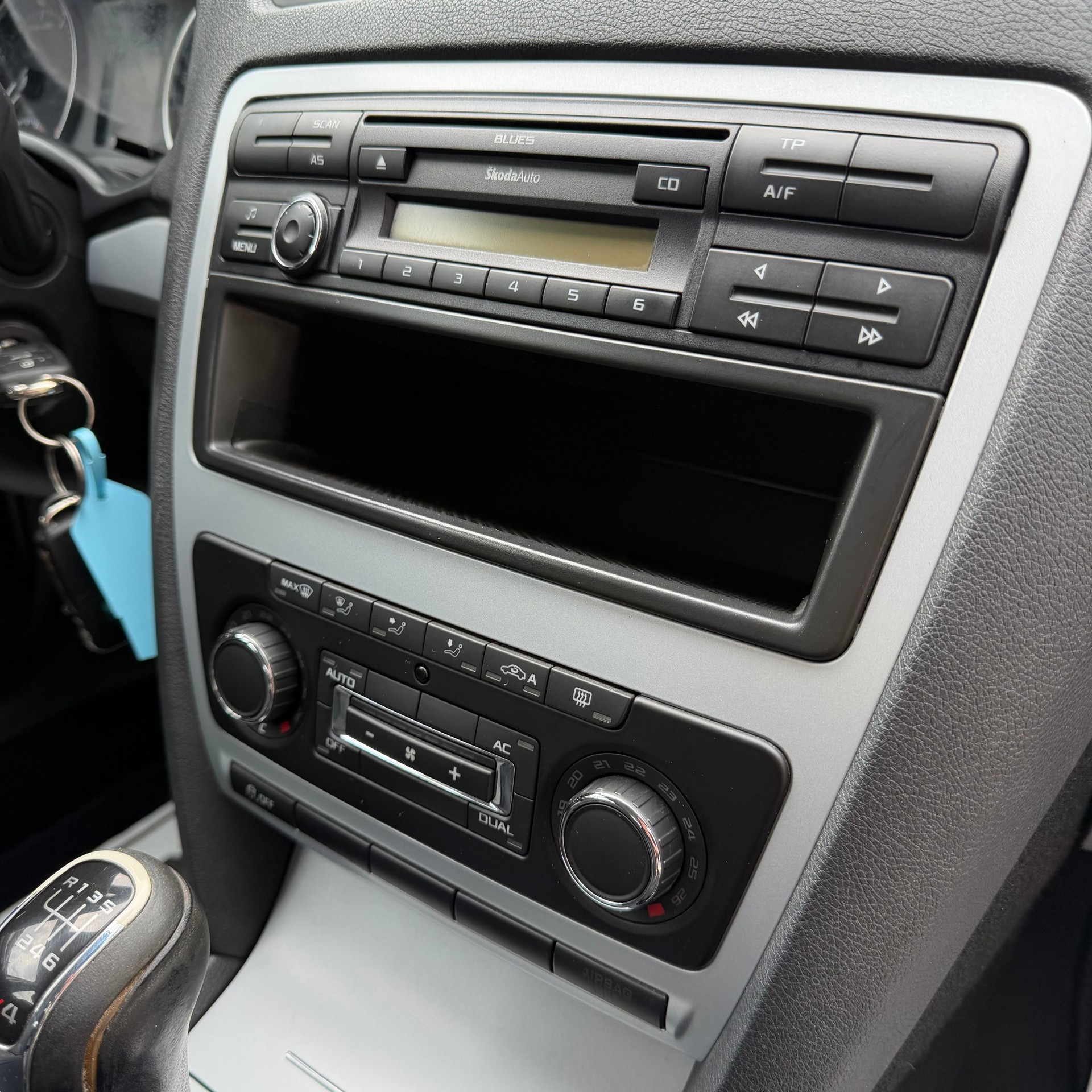 SKODA Octavia Combi 1.8 TSI Stöckli 4x4-image-11