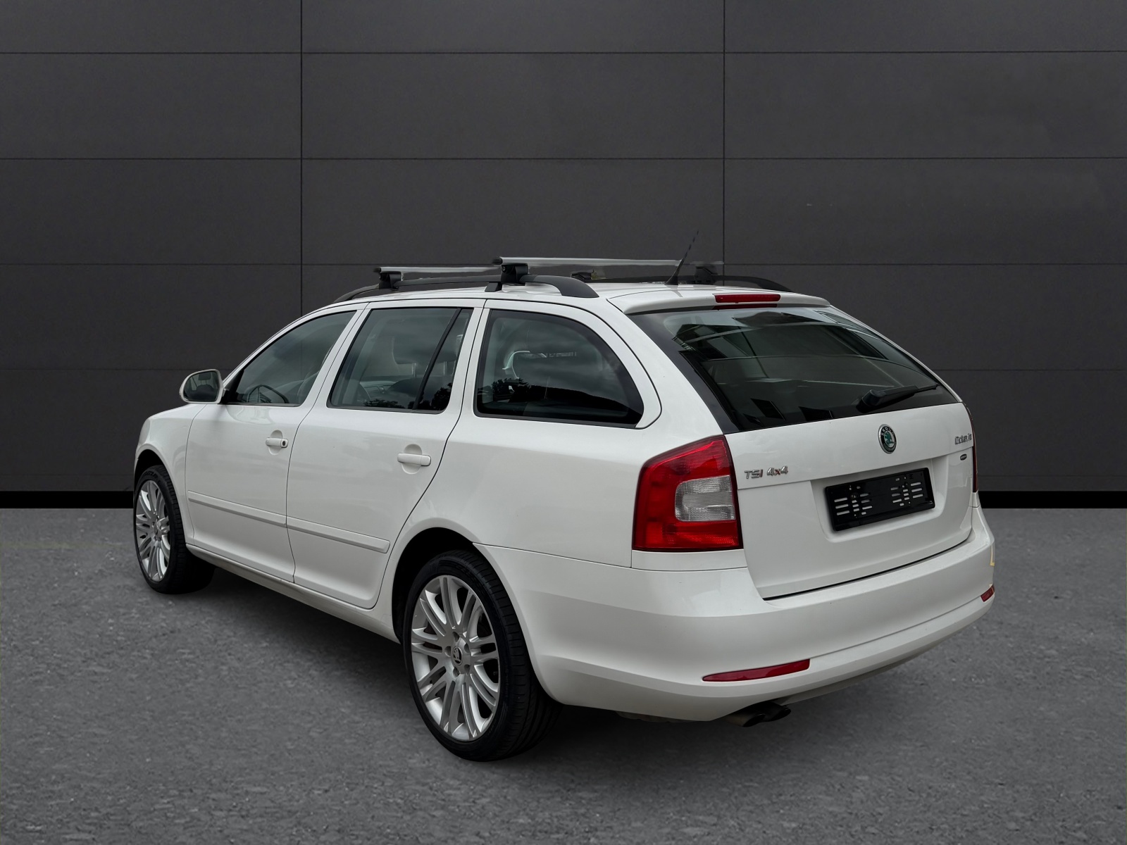 SKODA Octavia Combi 1.8 TSI Stöckli 4x4-showroom-element-2