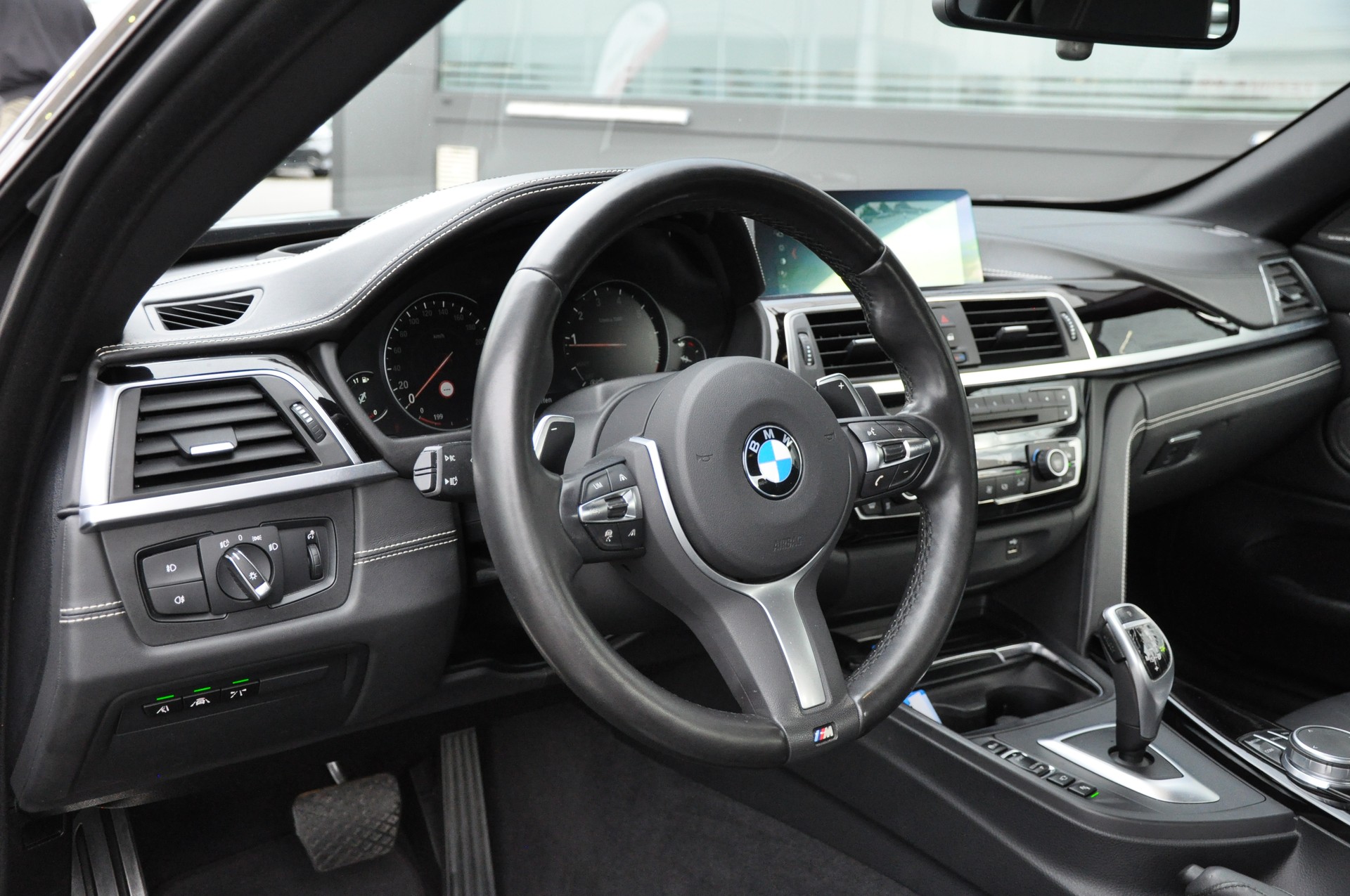 BMW 440i Cabriolet xDrive Steptronic M Sport-image-14