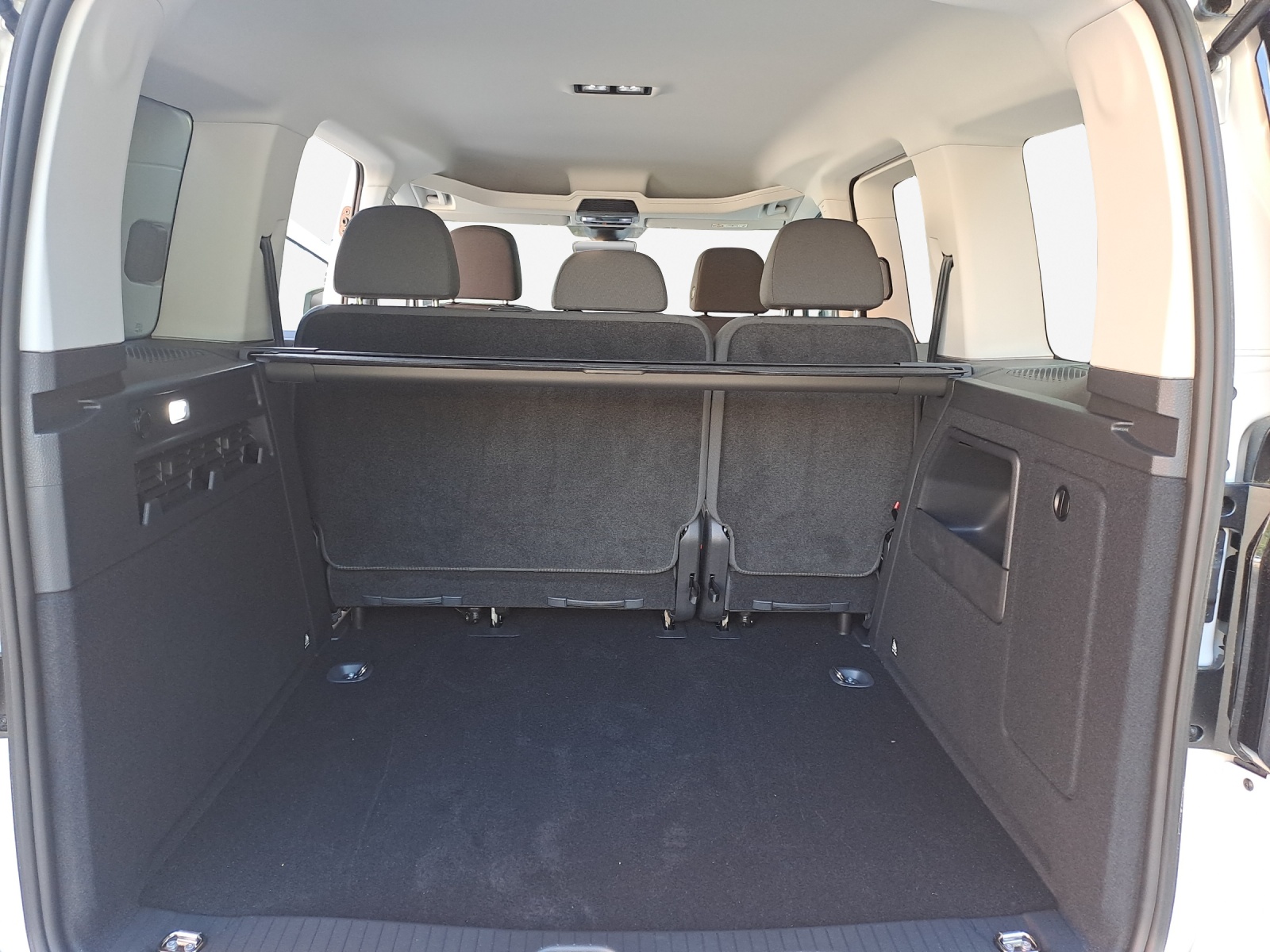 VW Caddy 1.5 TSI Plug in Hybrid Trend DSG-image-9