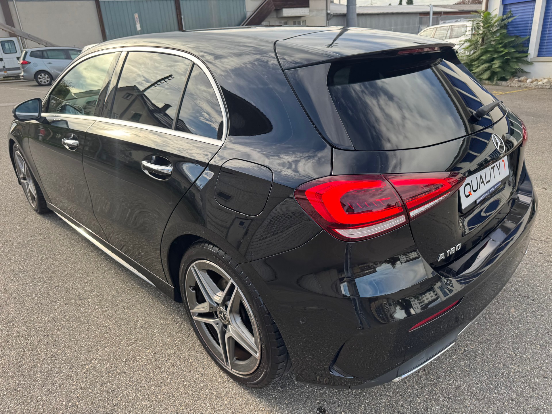 MERCEDES-BENZ A 180 AMG Line 7G-DCT-image-6