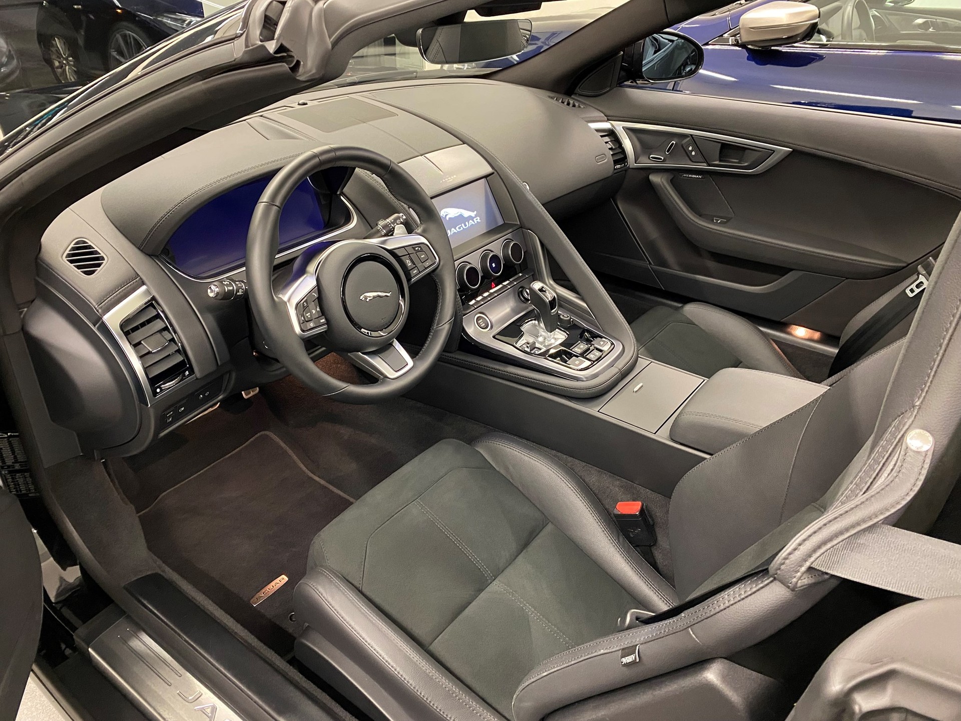JAGUAR F-Type Convertible 2.0 I4 Automatik-image-10