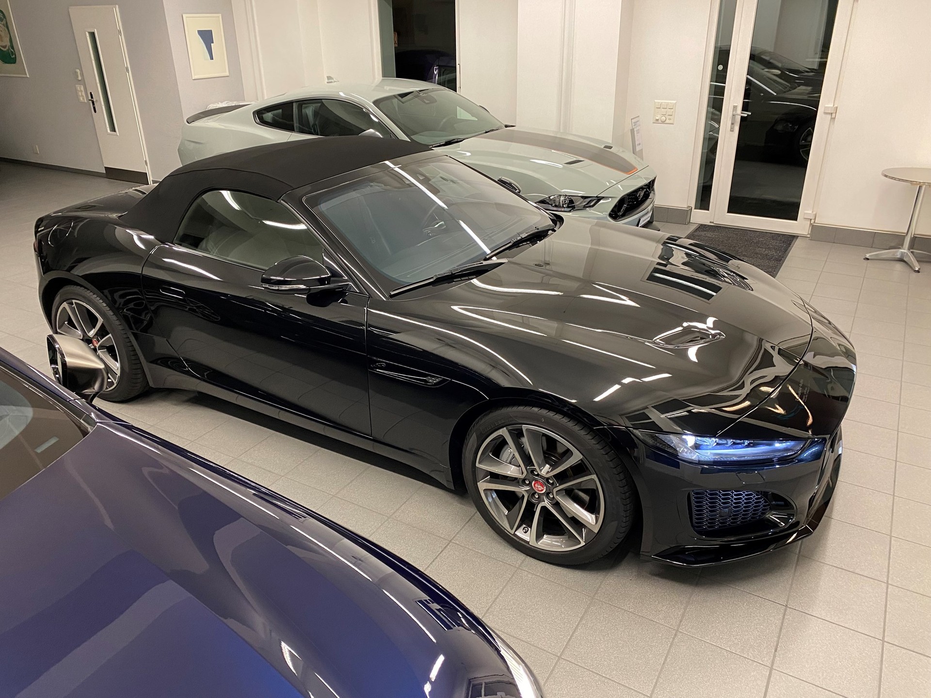 JAGUAR F-Type Convertible 2.0 I4 Automatik-image-8