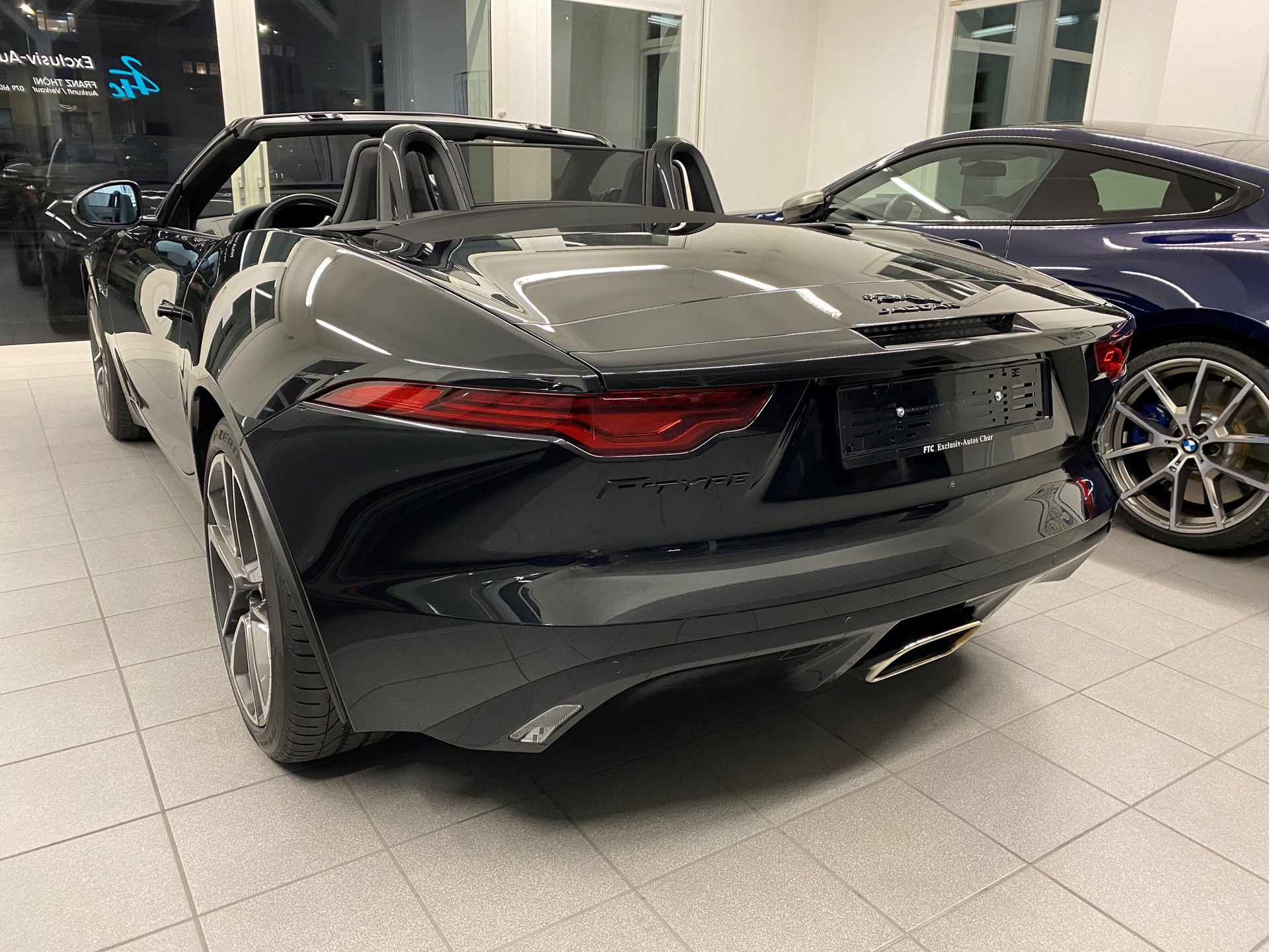 JAGUAR F-Type Convertible 2.0 I4 Automatik-image-5
