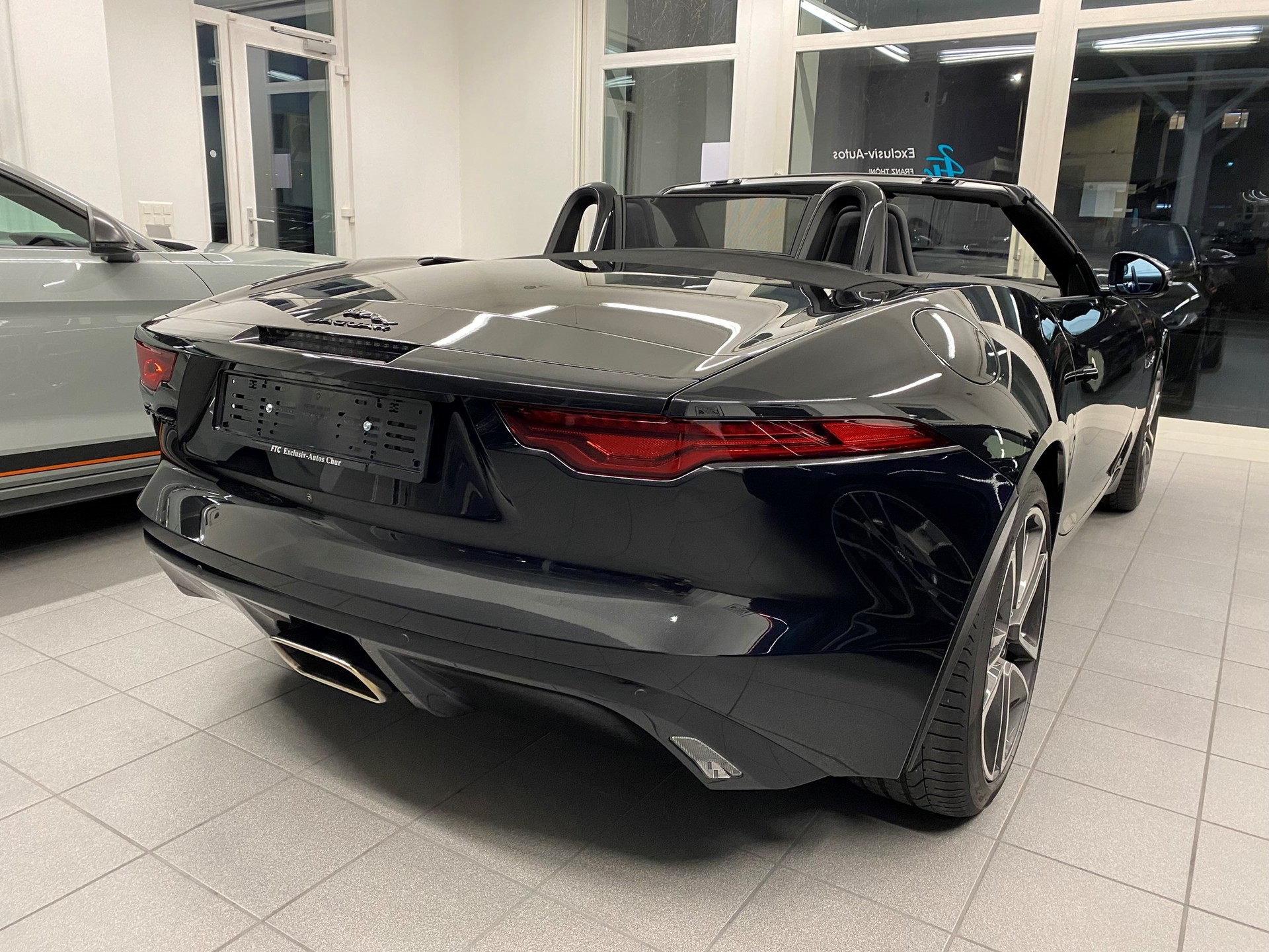 JAGUAR F-Type Convertible 2.0 I4 Automatik-image-6