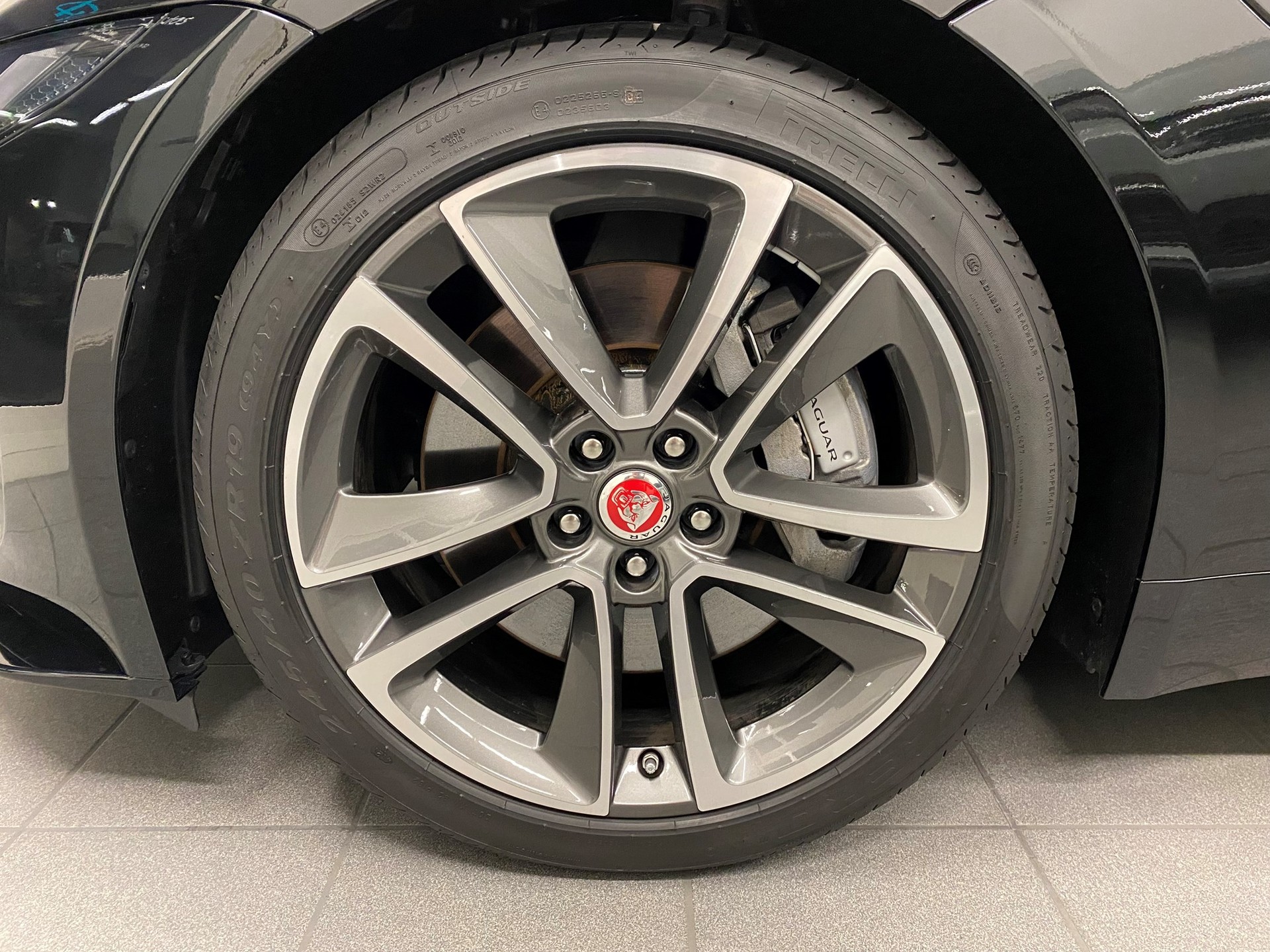 JAGUAR F-Type Convertible 2.0 I4 Automatik-image-9