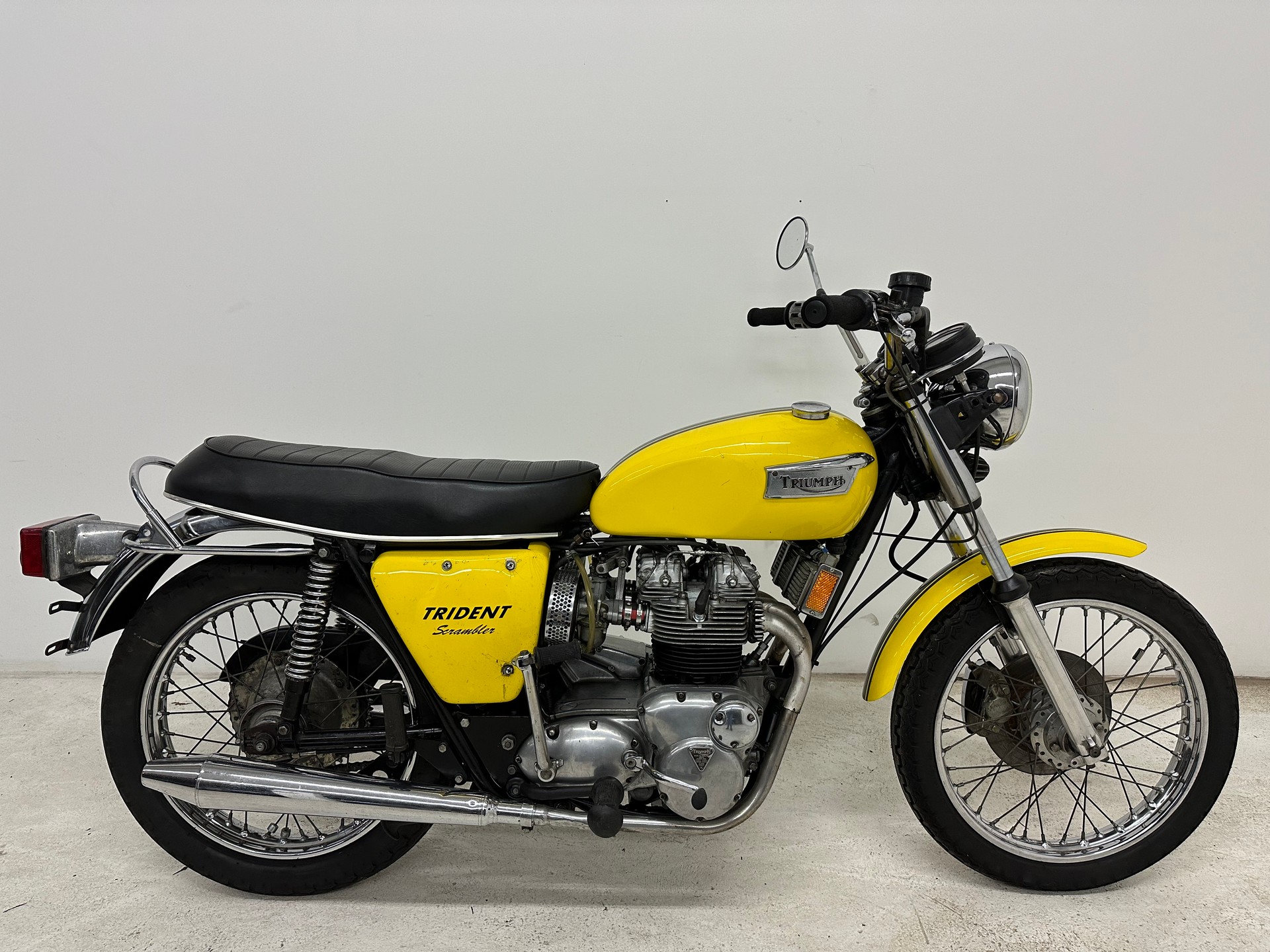 TRIUMPH Trident-image-0