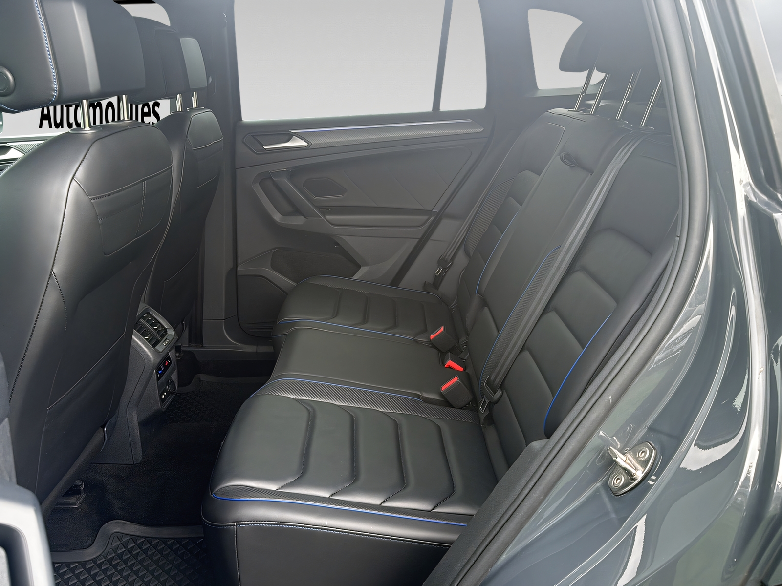 VW Tiguan 2.0TSI R 4Motion DSG-image-12