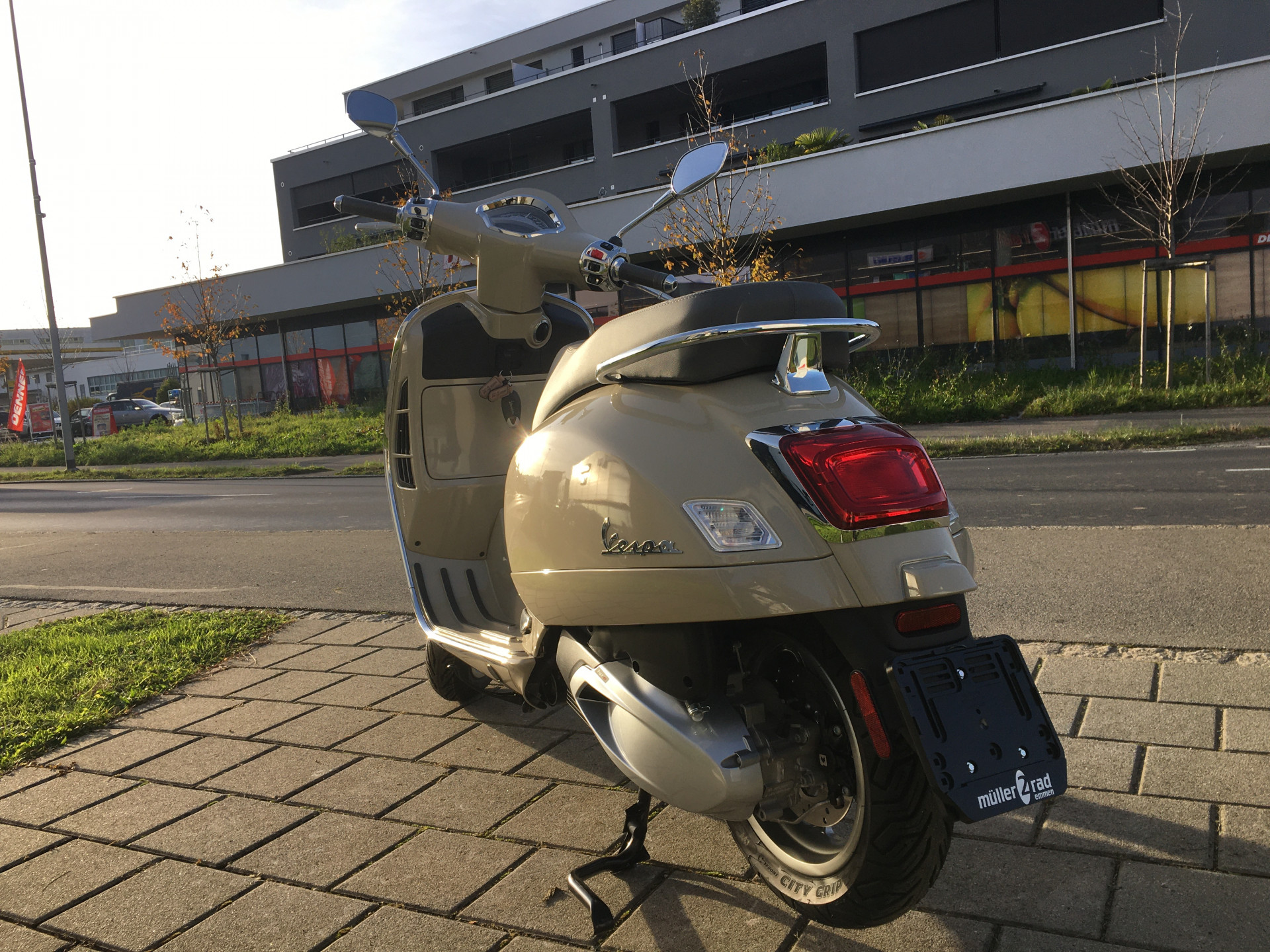 PIAGGIO Vespa GTS 310 Super-image-2