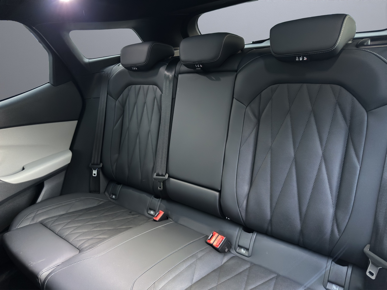 FORD Explorer Extended Range Premium AWD-image-7