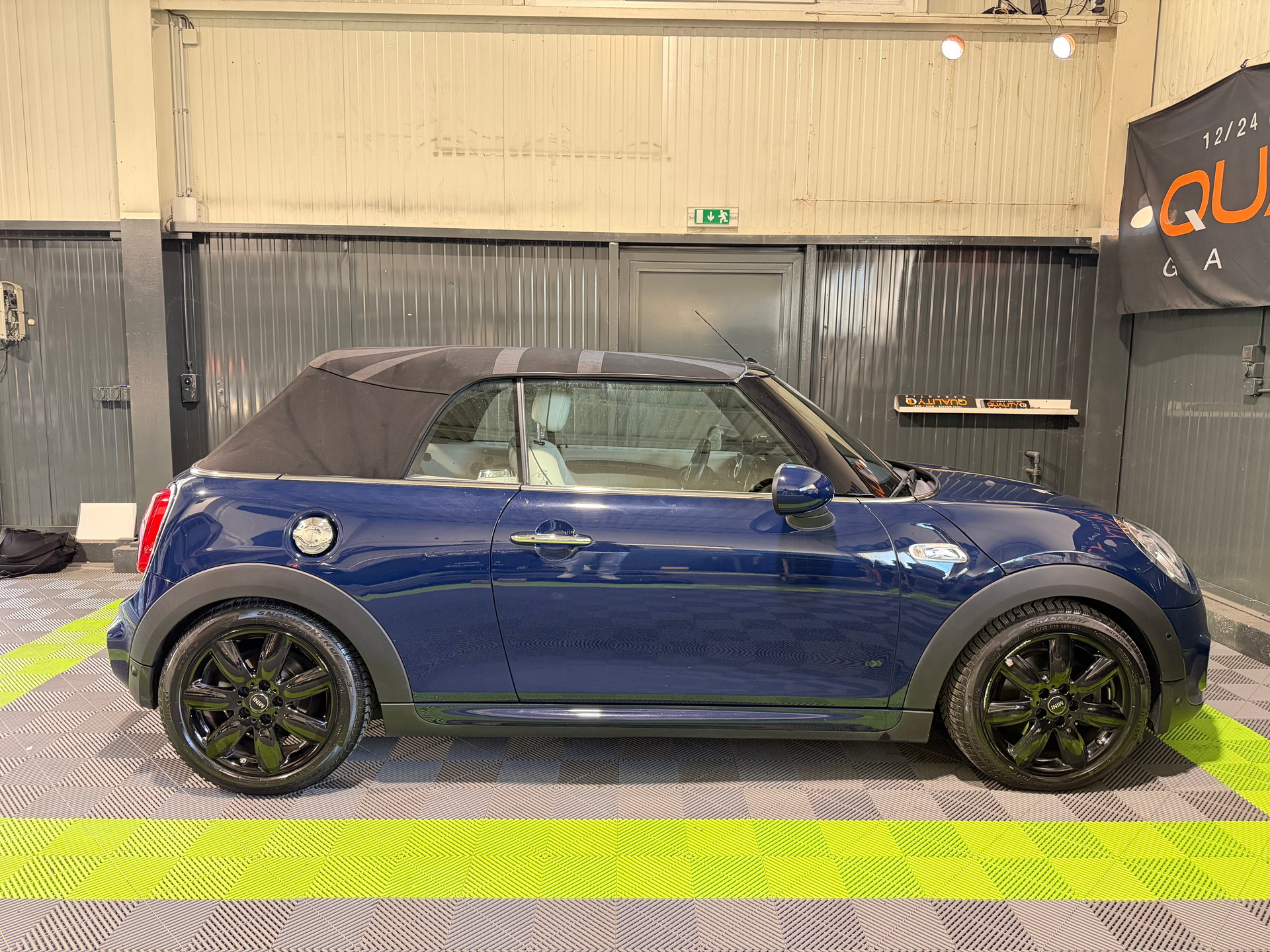 MINI Cooper S Cabriolet Steptronic-image-2