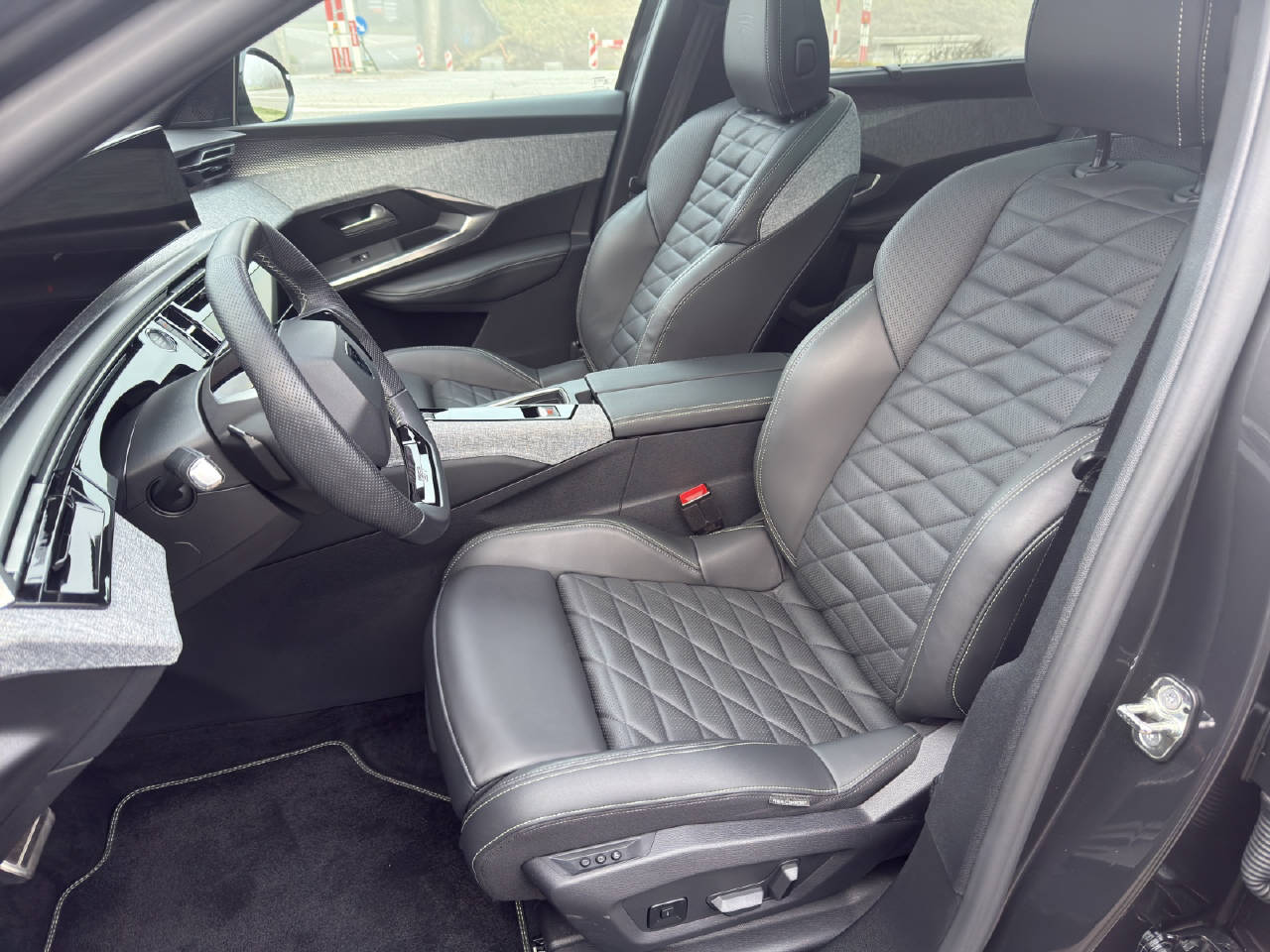 PEUGEOT 5008 e-GT-image-5
