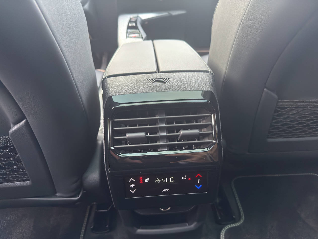 PEUGEOT 5008 e-GT-image-14