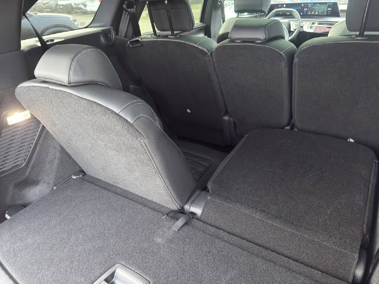 PEUGEOT 5008 e-GT-image-13