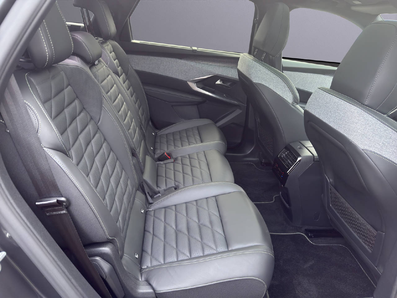 PEUGEOT 5008 e-GT-image-10