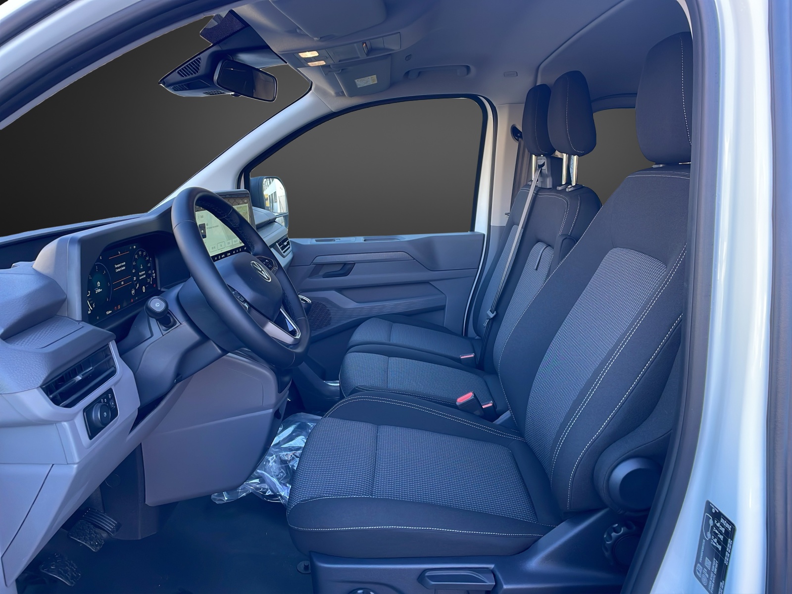 VW Transporter Kombi Langer Radstand 2.0 TDI-image-6