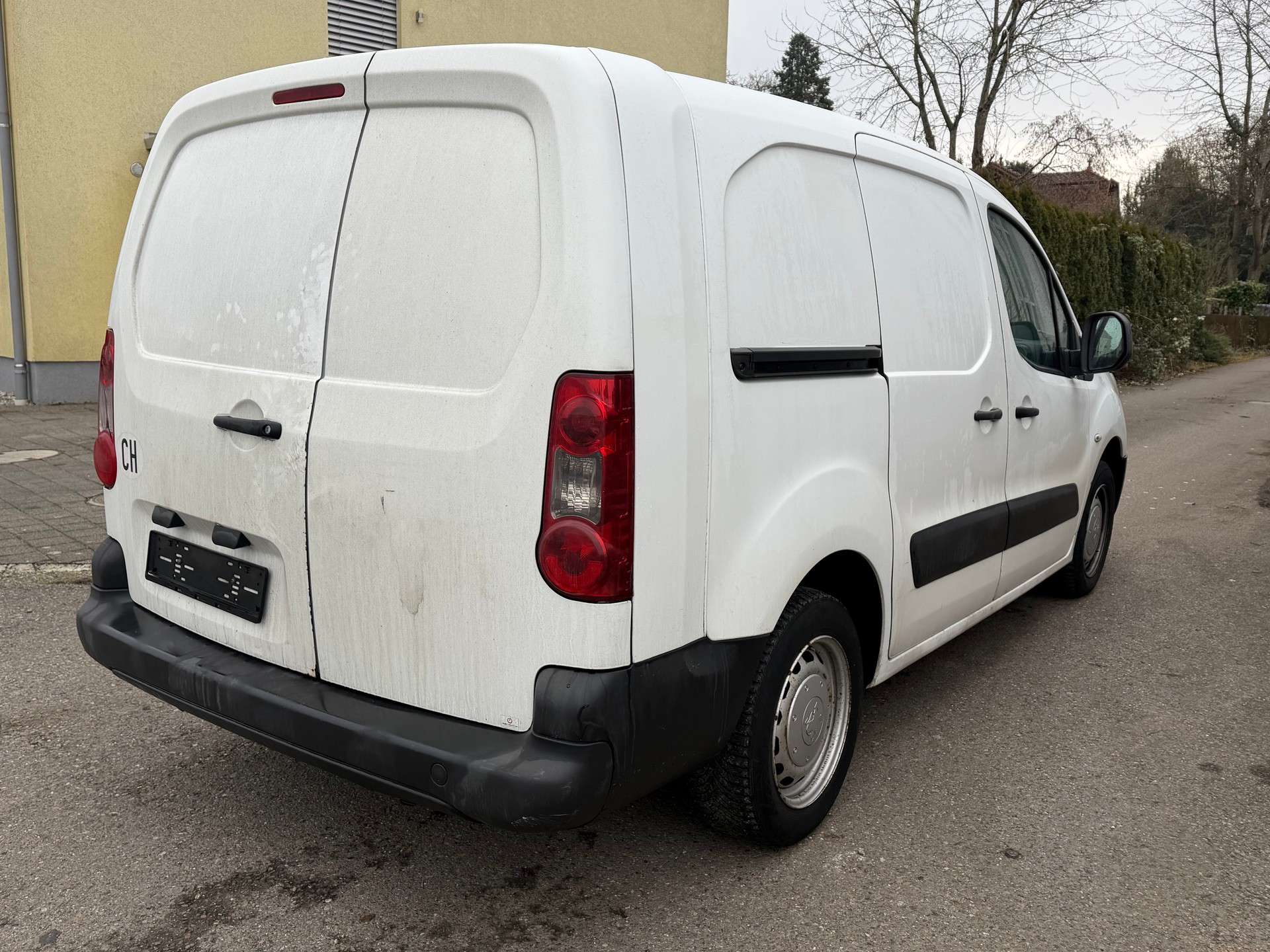 PEUGEOT Partner 1.6 HDI Urban Pack-image-2