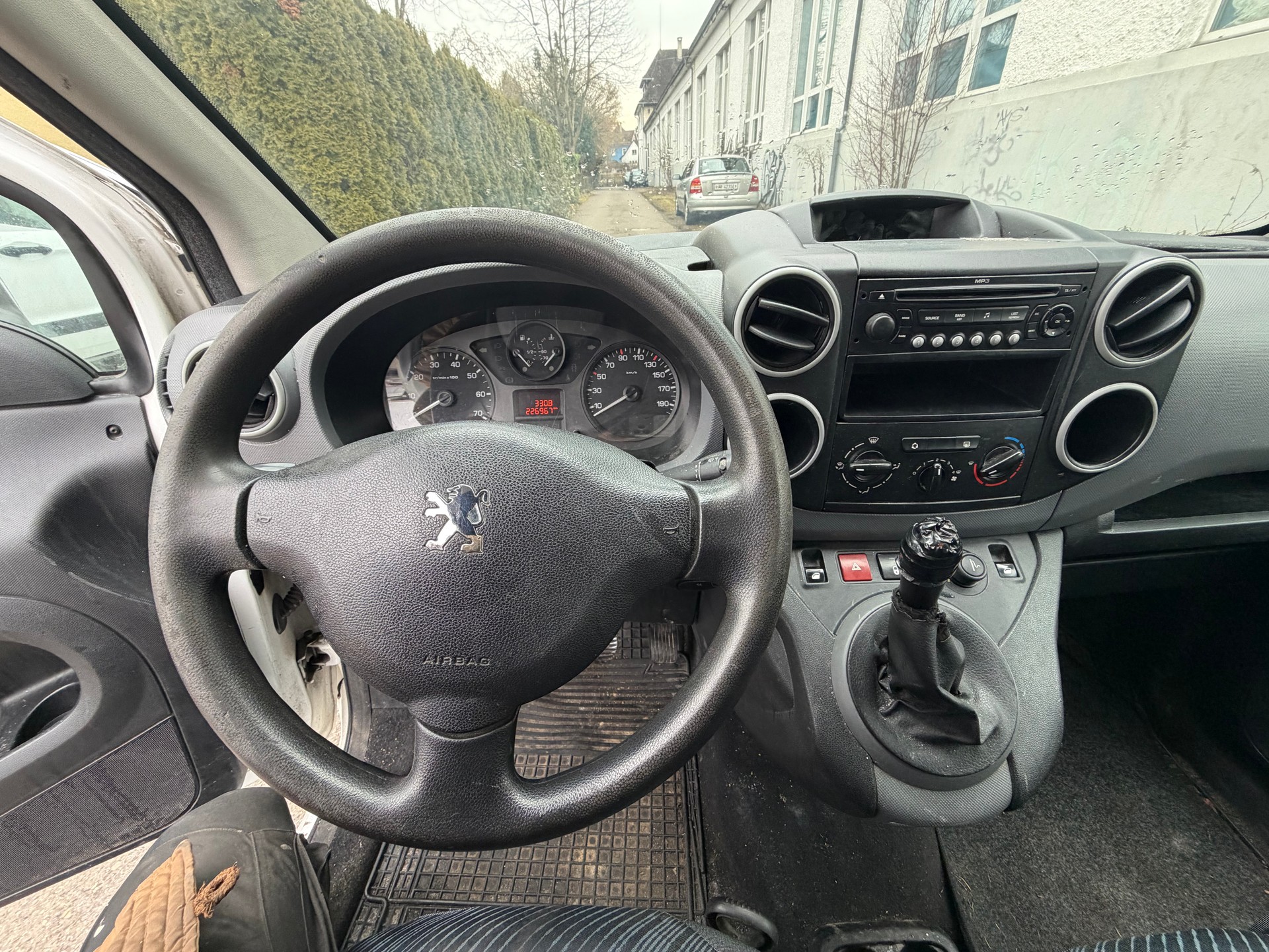 PEUGEOT Partner 1.6 HDI Urban Pack-image-10
