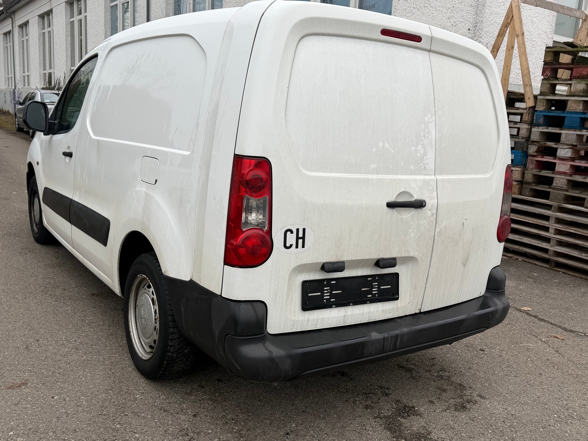 PEUGEOT Partner 1.6 HDI Urban Pack-image-4