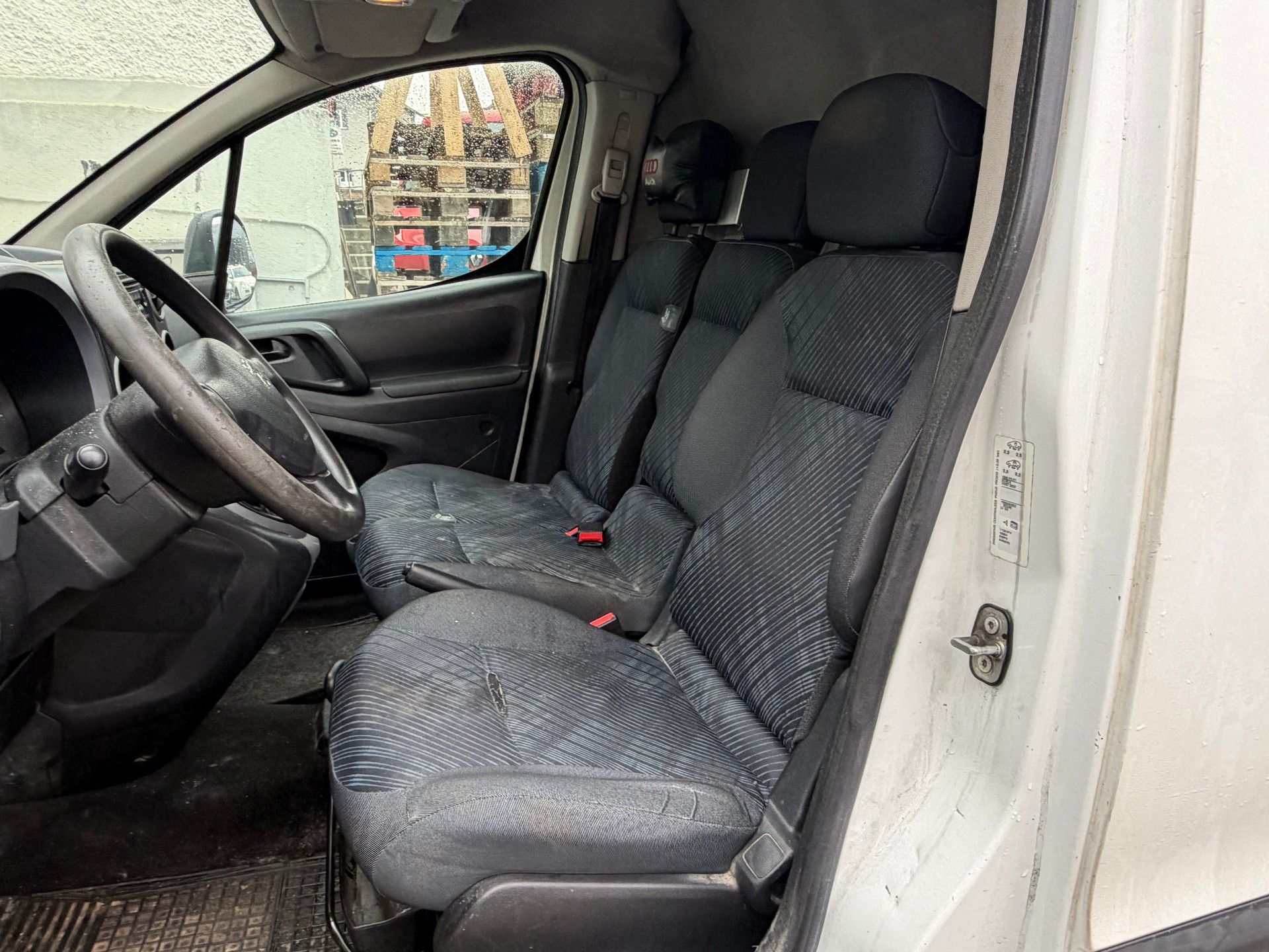 PEUGEOT Partner 1.6 HDI Urban Pack-image-9