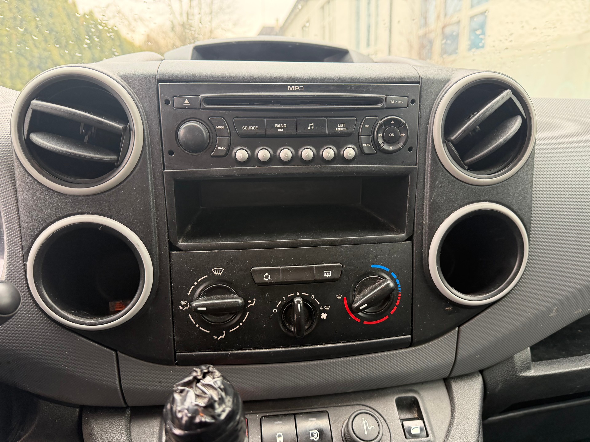 PEUGEOT Partner 1.6 HDI Urban Pack-image-11