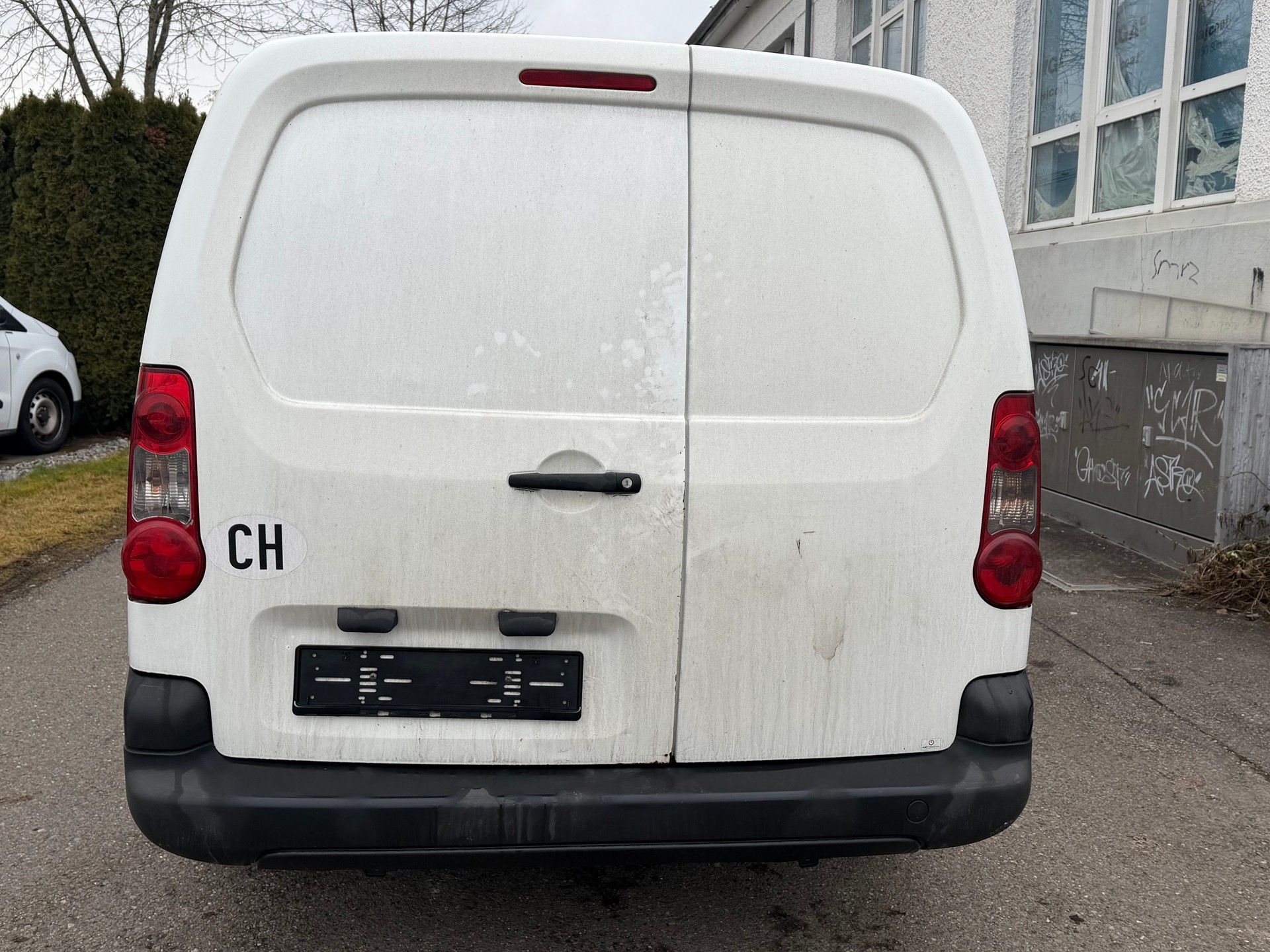 PEUGEOT Partner 1.6 HDI Urban Pack-image-3